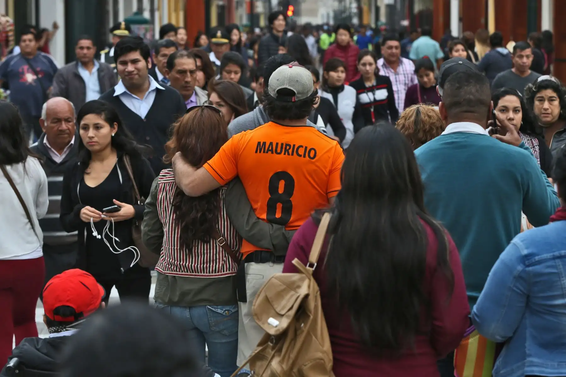Peruanos caminando. Foto: ANDINA/archivo