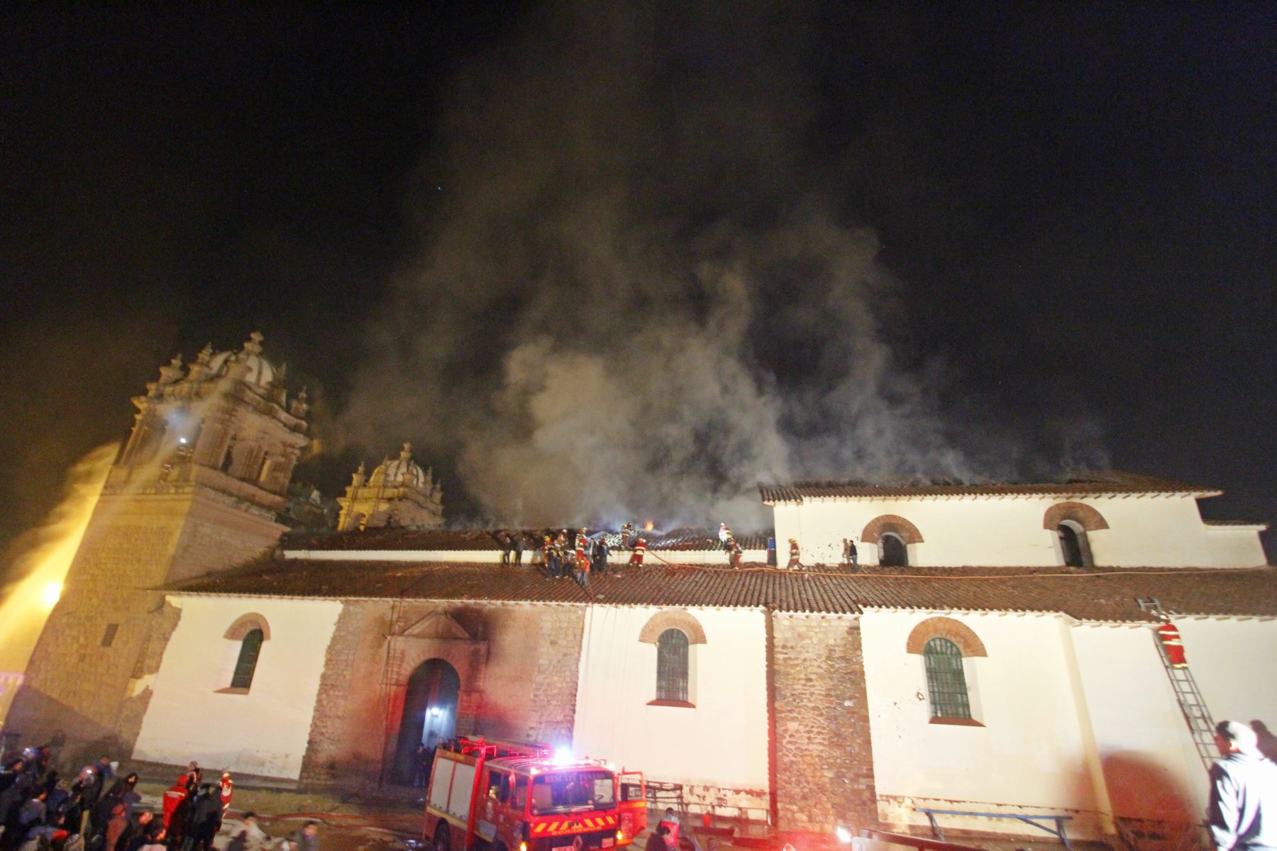 Templo de San Sebastián que sufrió incendio no tenía sensores de humo. ANDINA/Percy Hurtado