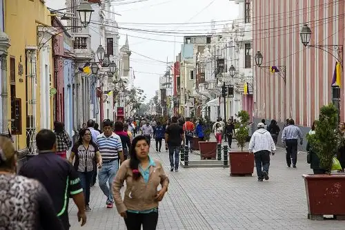 Restringen el ingreso de 40,000 vehículos al centro histórico de Trujillo. ANDINA