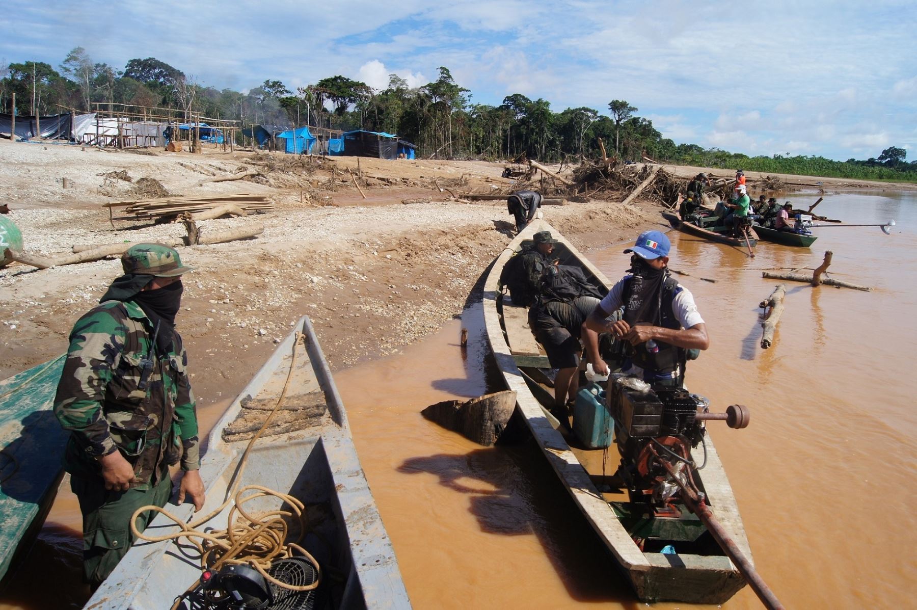 La Dirección General de Capitanías y Guardacostas reforzará acciones para combatir la minería ilegal en la Reserva Nacional Tambopata. Difusión