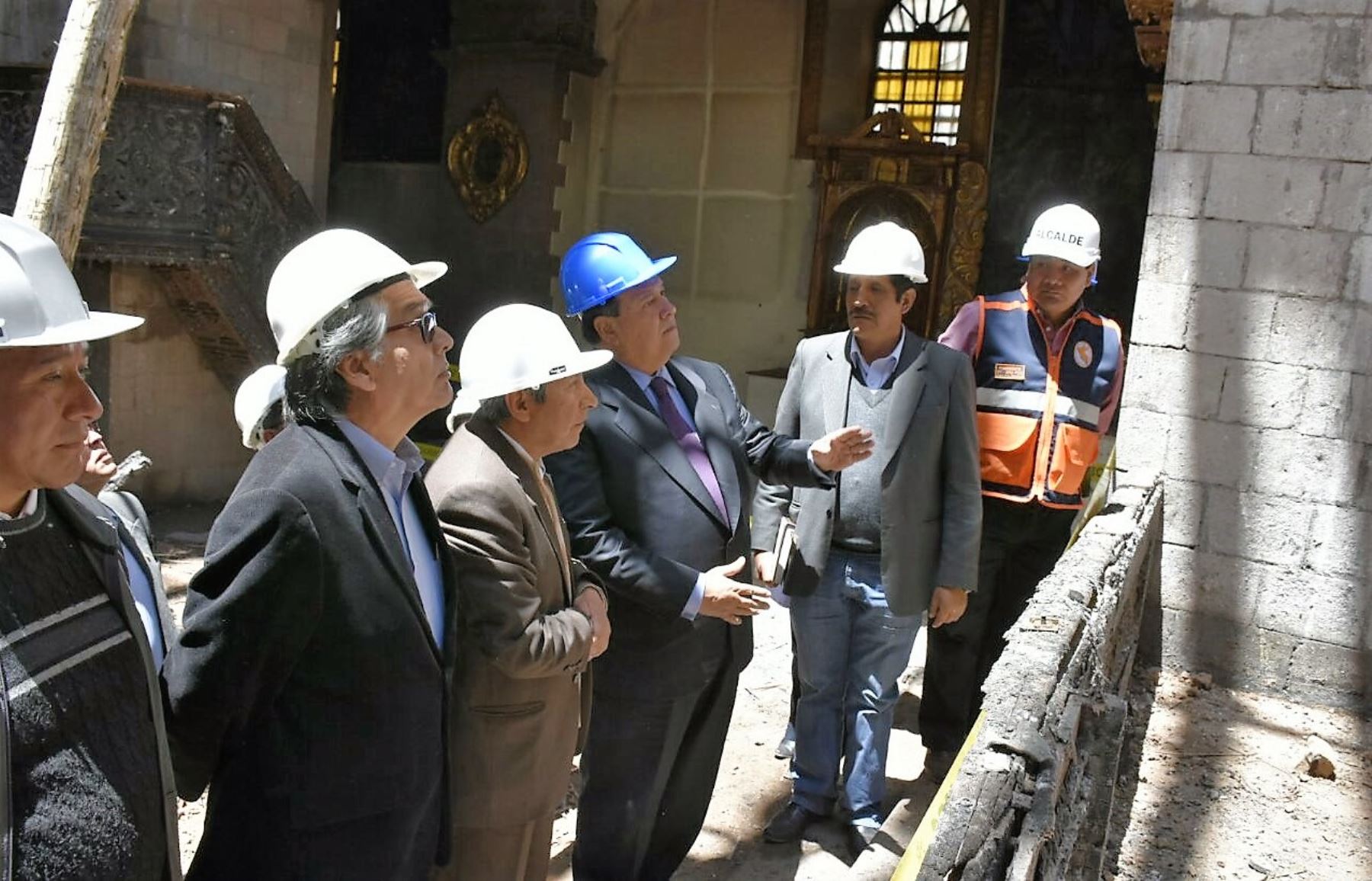 Ministro de Cultura, Jorge Nieto Montesinos, inspeccionó la iglesia San Sebastián, en Cusco, afectada por un incendio.