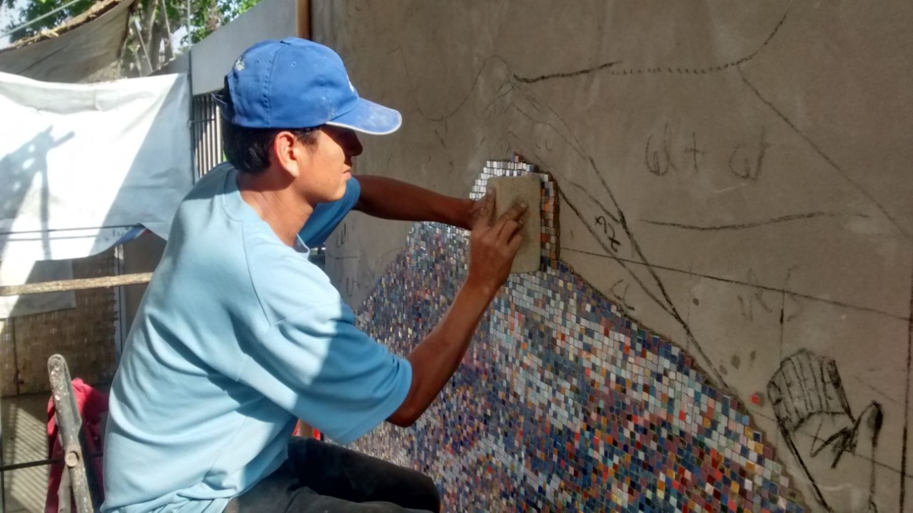 Gran mural de mosaicos en Universidad de Trujillo tendrá avance de 80% hasta fin de año.