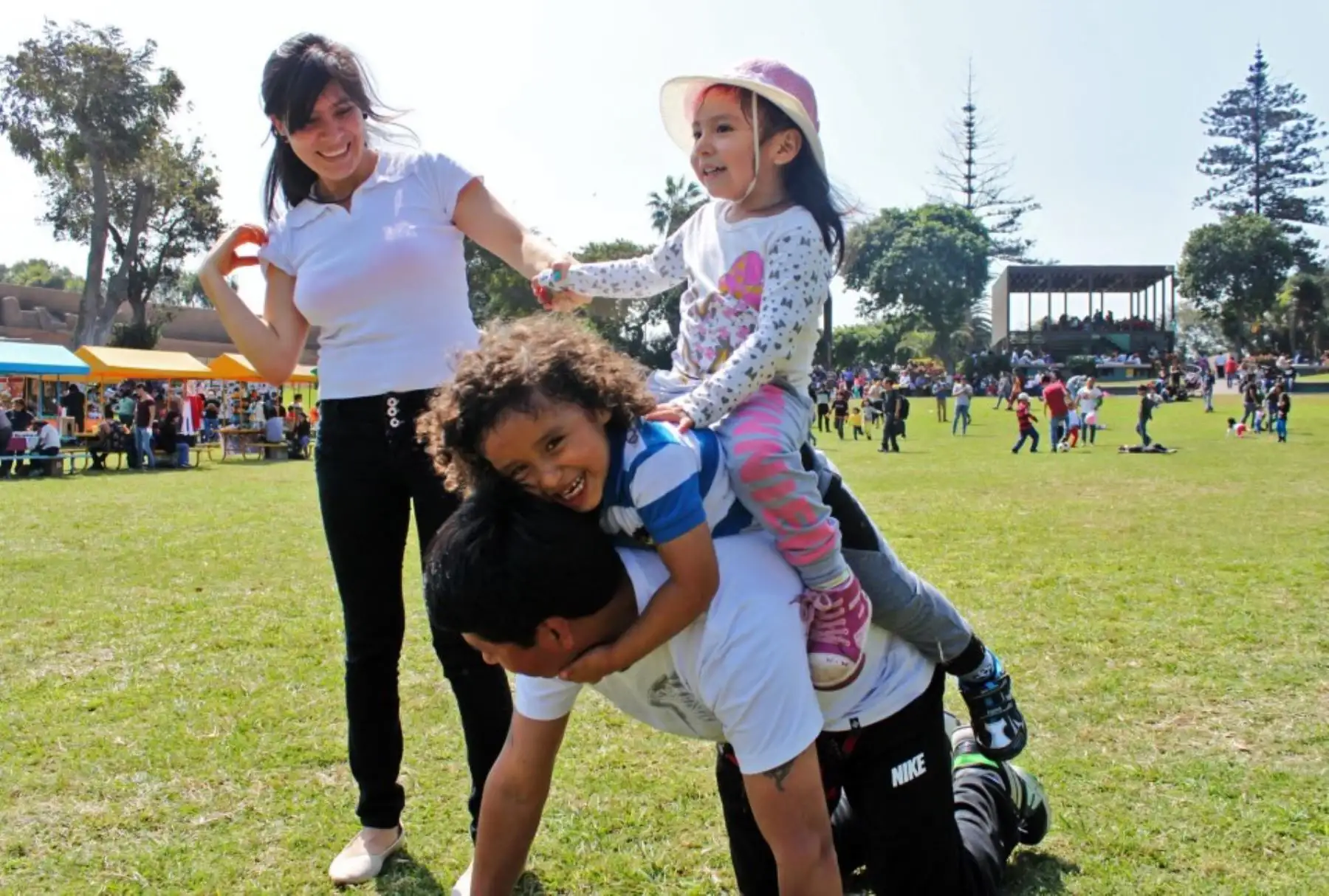 La felicidad tiene que ver con la paz interior, la capacidad de afrontar problemas y la posibilidad de resignificar experiencias, señala especialista. Foto: ANDINA/Difusión.