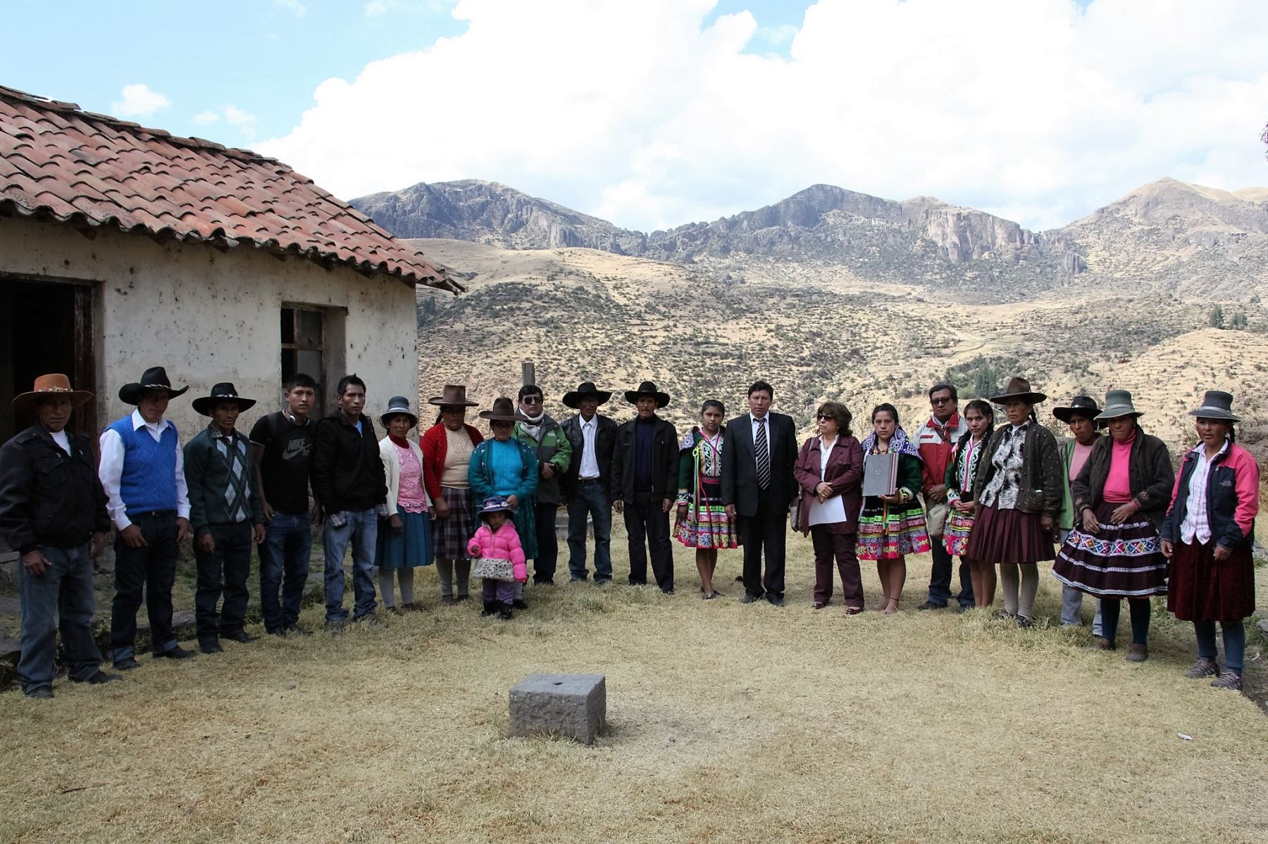 Entregan resolución que reconoce a casa de Túpac Amaru II como Patrimonio Cultural de la Nación.