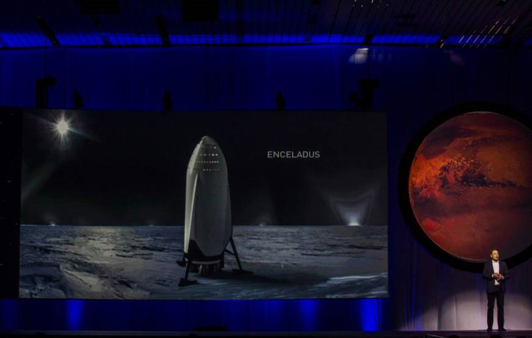 El CEO de Tesla mostrando el Sistema de transporte Interplanetario. Foto: AFP.