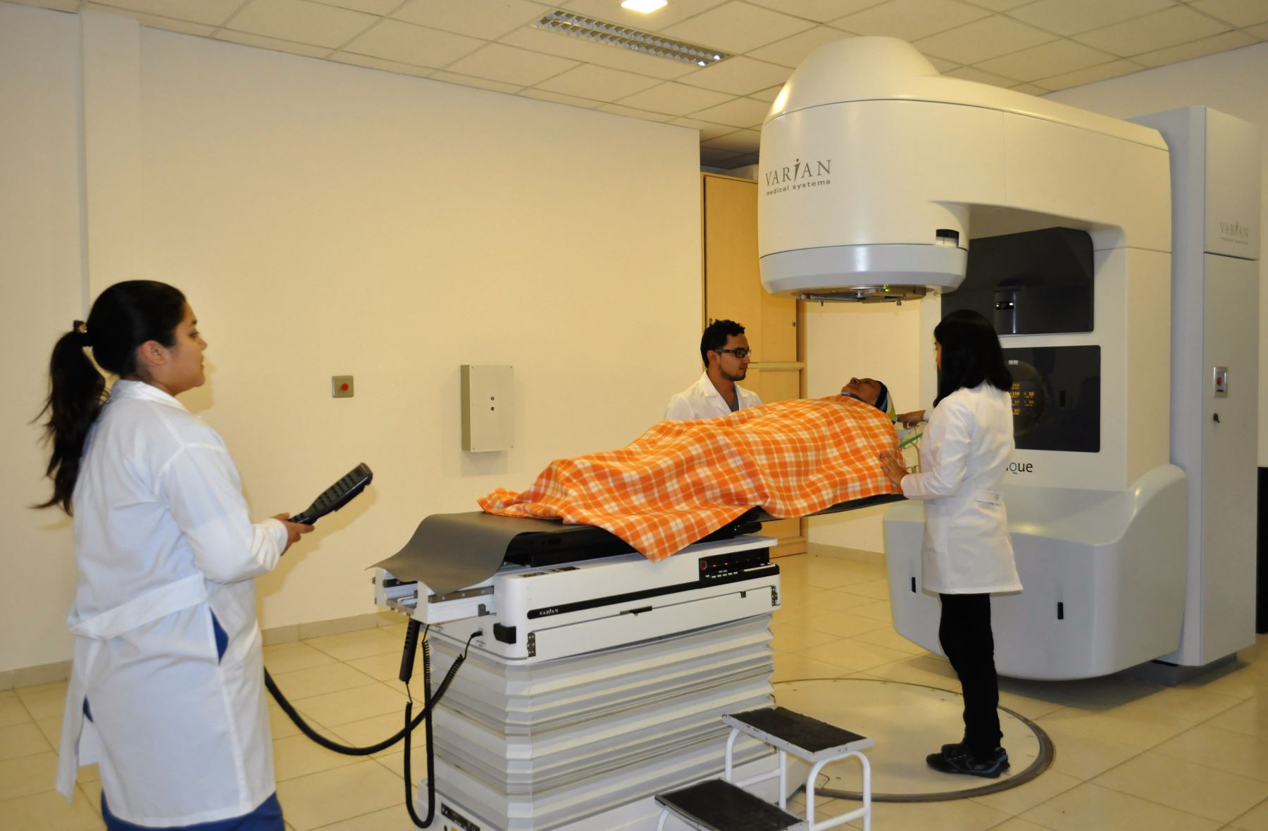 En 70 % aumentó número de regiones con capacidad para atender a pacientes con cáncer, destaca el Ministerio de Salud. ANDINA