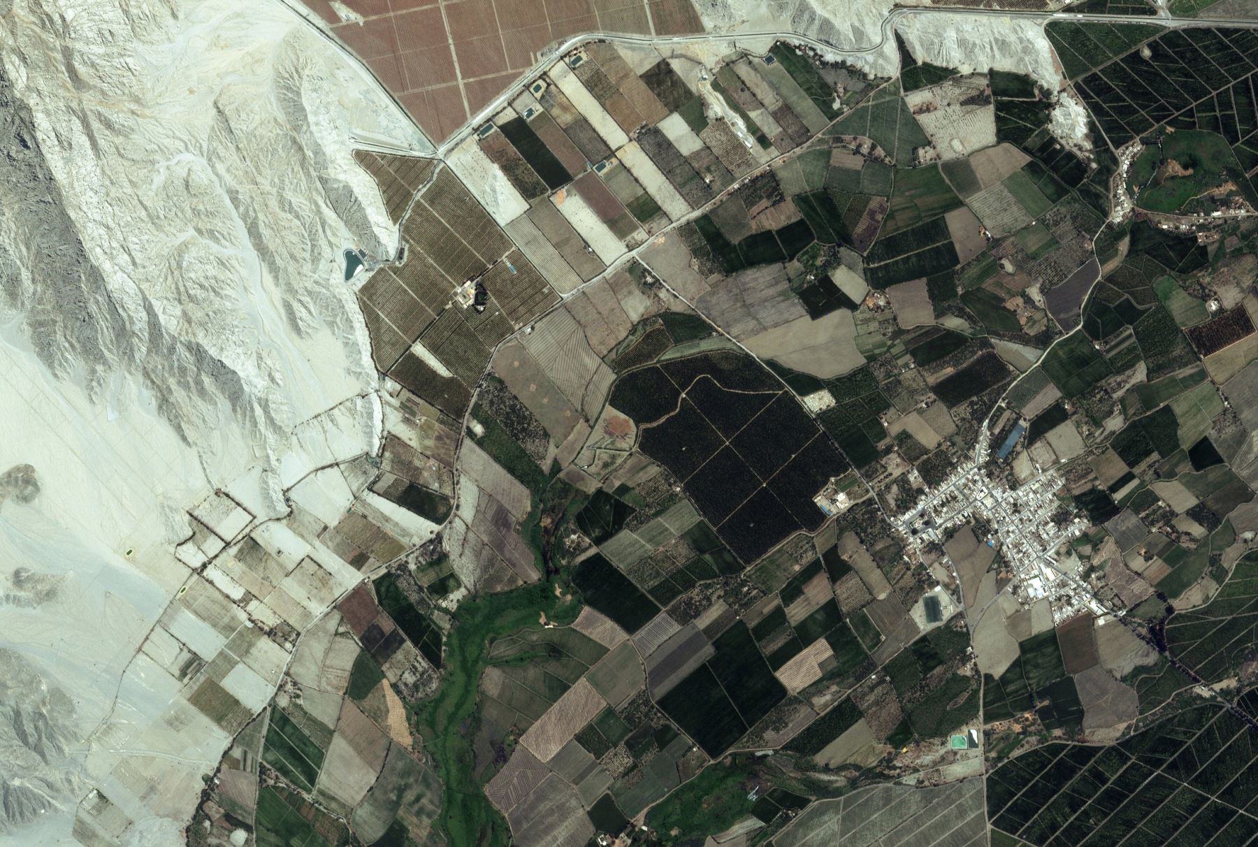 Imagen tomada de la ciudad de Chimbote desde el satélite PerúSAT-1.