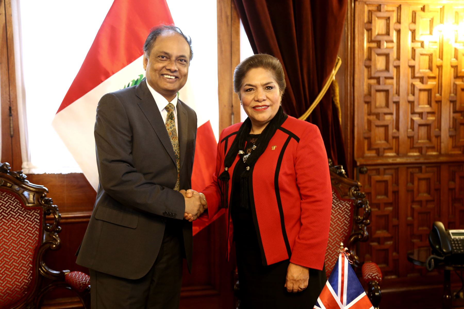 Embajador del Reino Unido, Anwar Choudhury, realizó visita protocolar a la presidenta del Congreso, Luz Salgado.