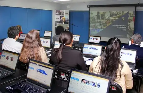 Programa Juntos podrá usar tecnología que elimina papel en documentos internos. Foto: Difusión.