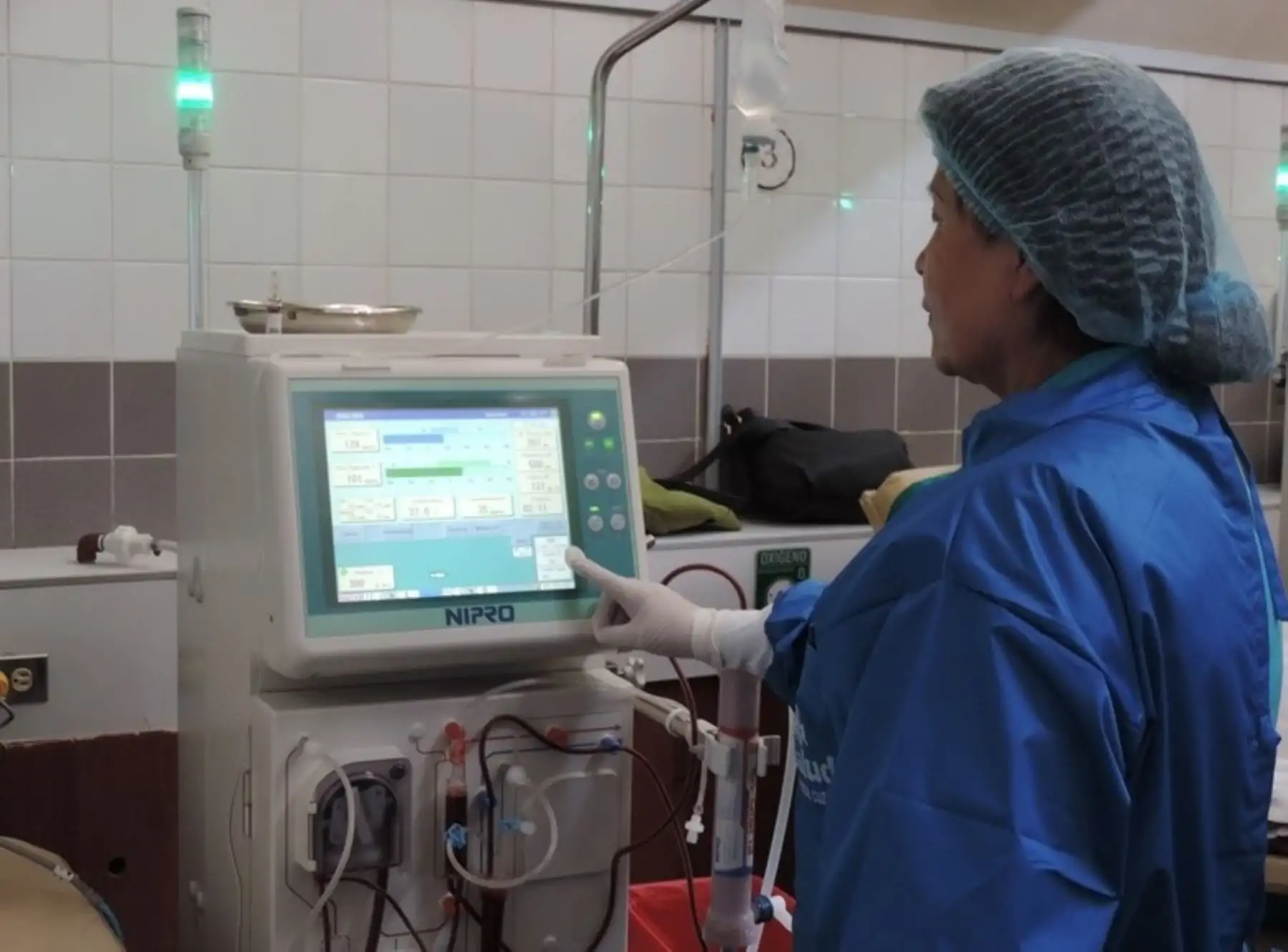 El servicio que se brinda en estos centros particulares cubre la sesión de hemodiálisis, exámenes de laboratorio, consulta nefrológica, entre otros aspectos.