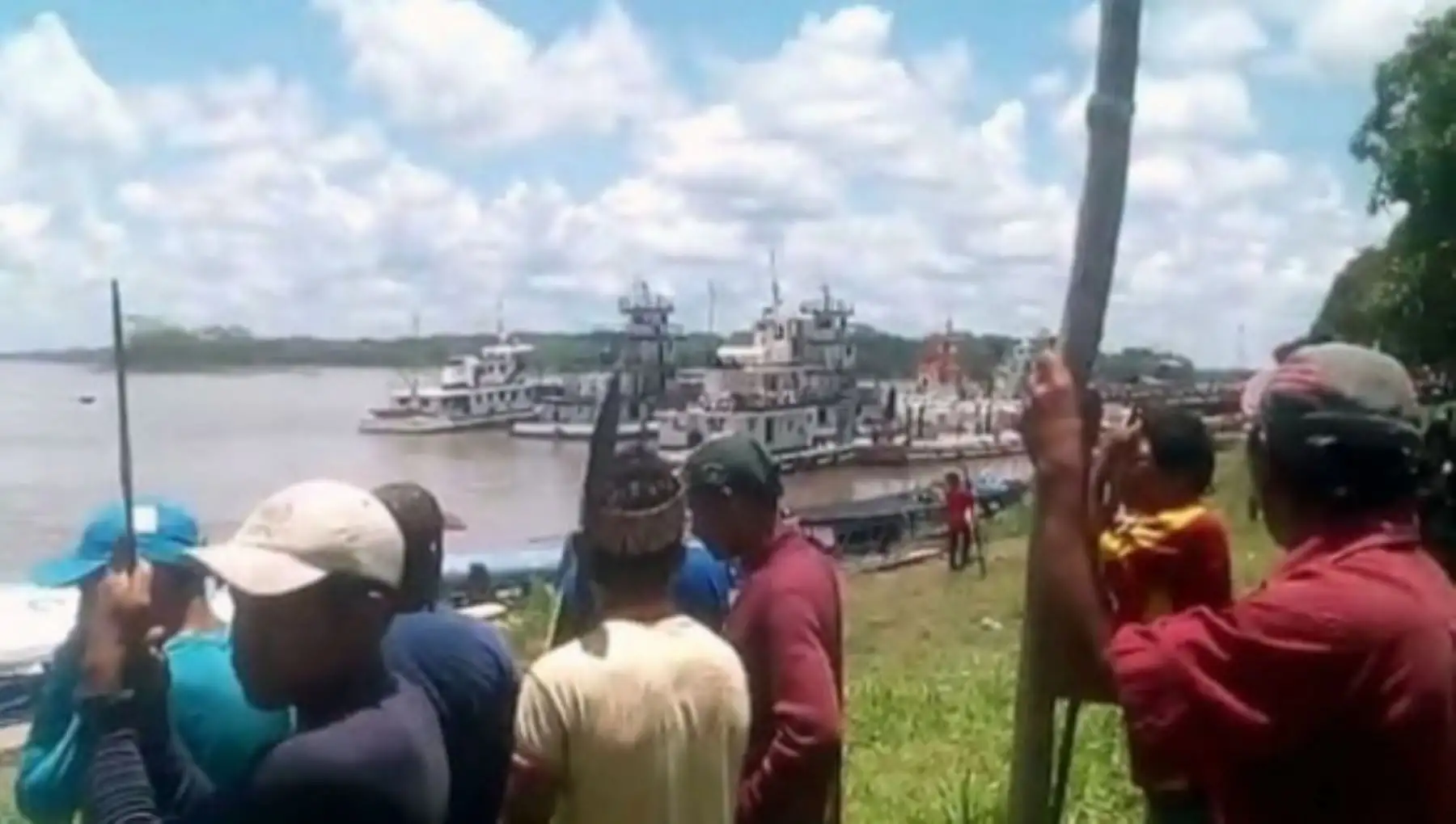 Dirigentes indígenas de Loreto suspenden paro y anuncian liberación de turistas retenidos. Foto: RPP