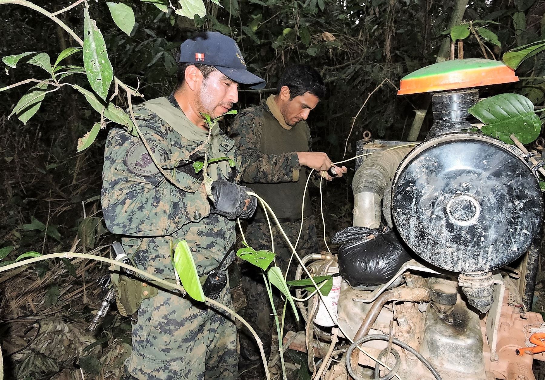 Autoridades destruyen balsas y campamentos mineros ilegales en Reserva Nacional Tambopata, en Madre de Dios.
