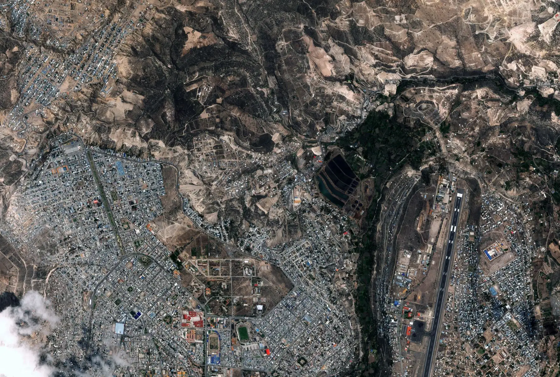 Imagen de la ciudad de Huamanga, capital de la región Ayacucho, captada por el primer satélite peruano PerúSAT-1, puesto en órbita desde el 15 de setiembre pasado.