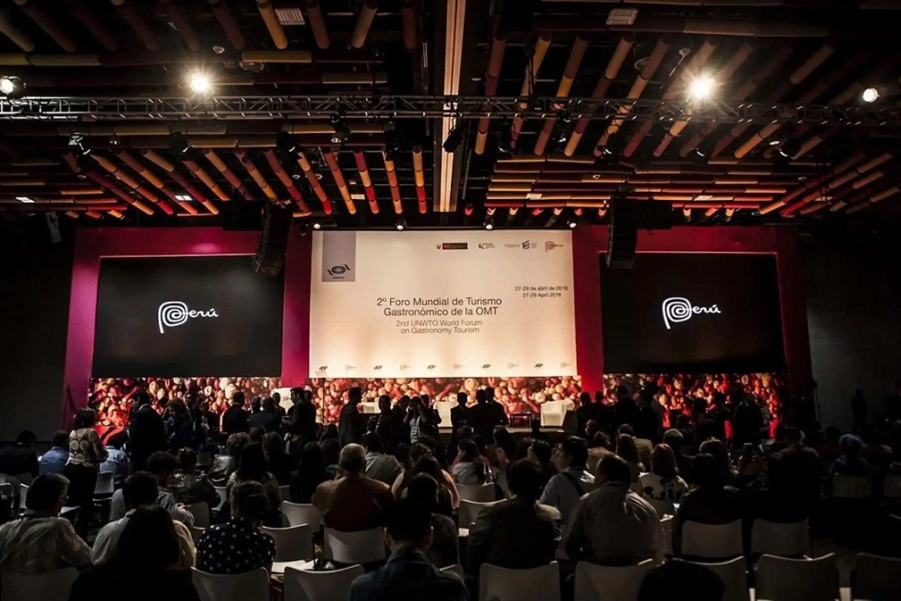 La organización de reuniones y eventos internacionales es una actividad fundamental.