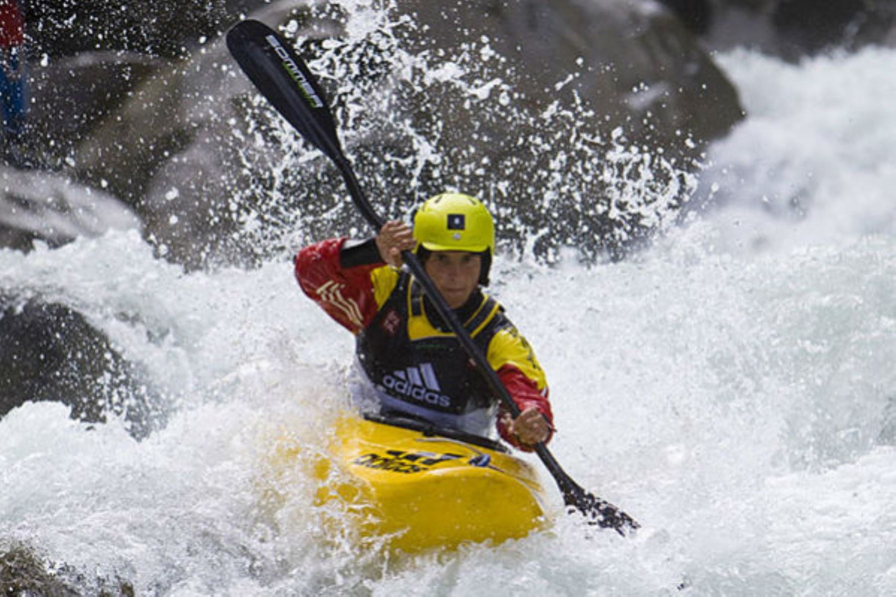 Kayak en río.