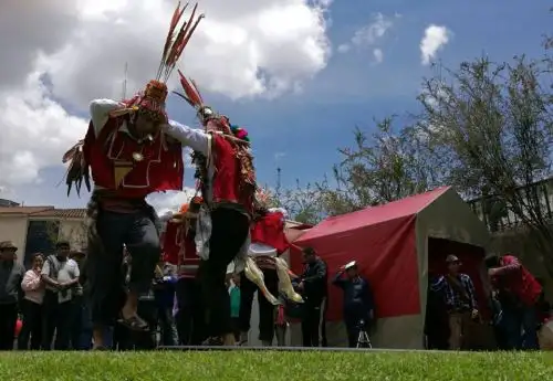 Celebran en Cusco día de los pueblos originarios.