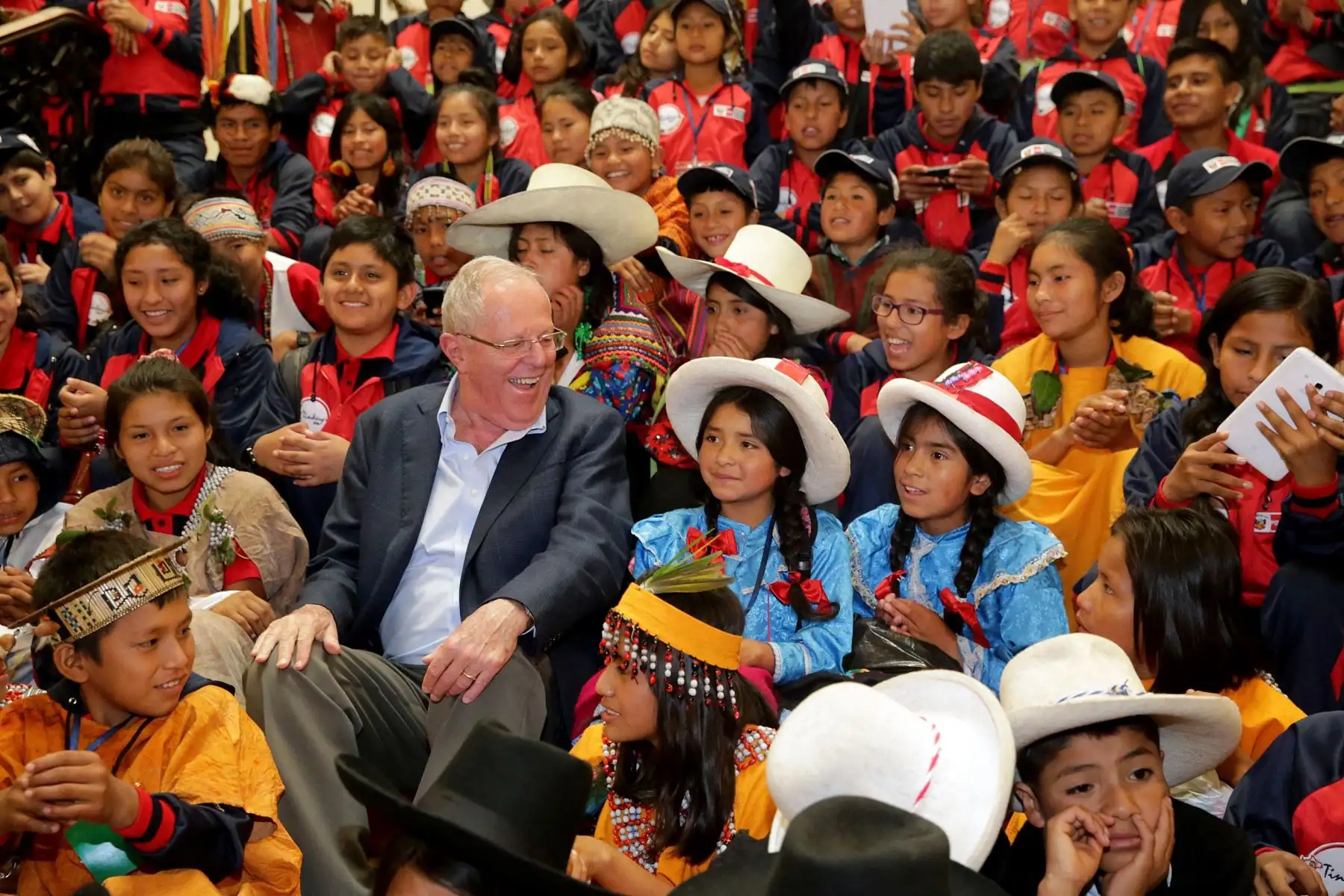 Presidente Kuczynski recibió a escolares que participan en Tinkuy 2016
