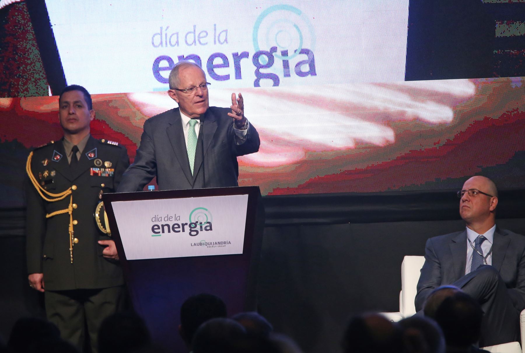 LIMA,PERÚ-OCTUBRE 18. El presidente Pedro Pablo Kuczynski, inaugura el V Día de la Energía. Foto: ANDINA/ Norman Cordova