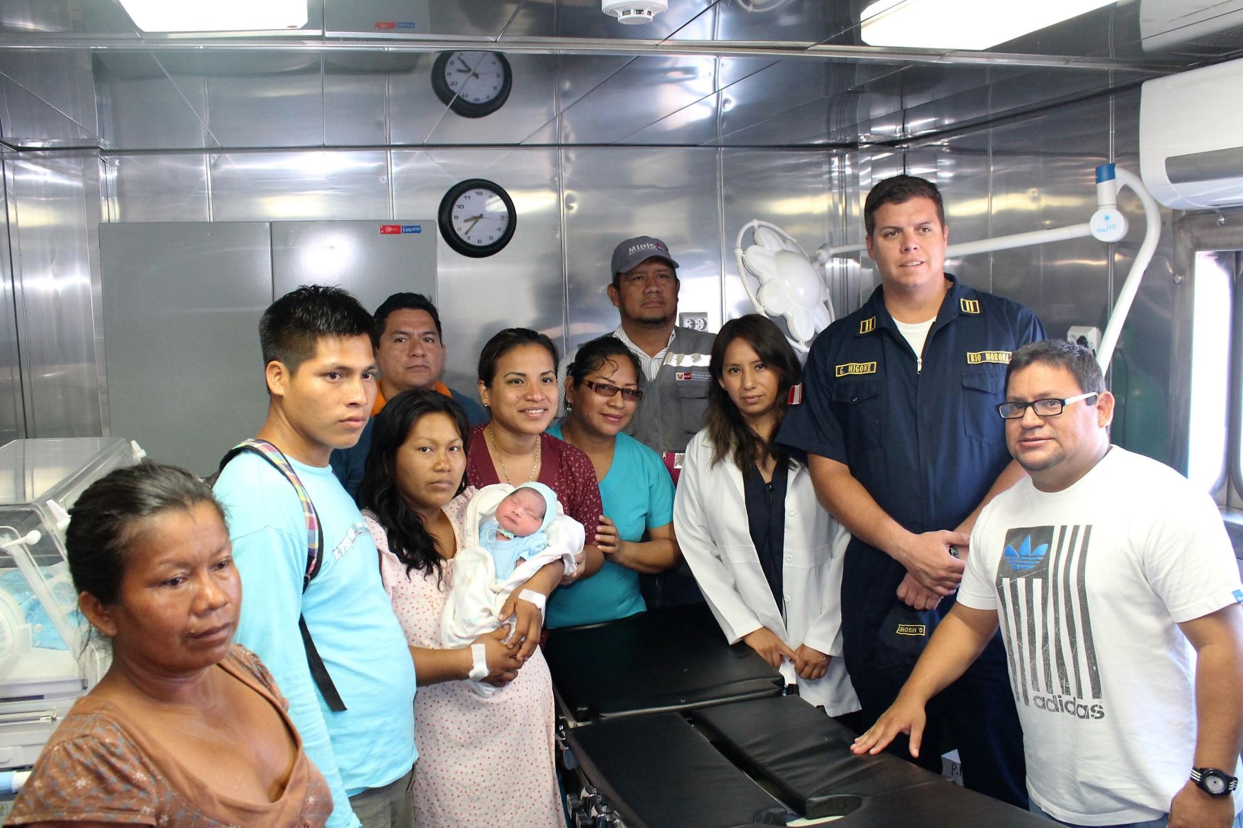 Médicos de la embarcación PIAS ayudan a nacer a bebé en Loreto.