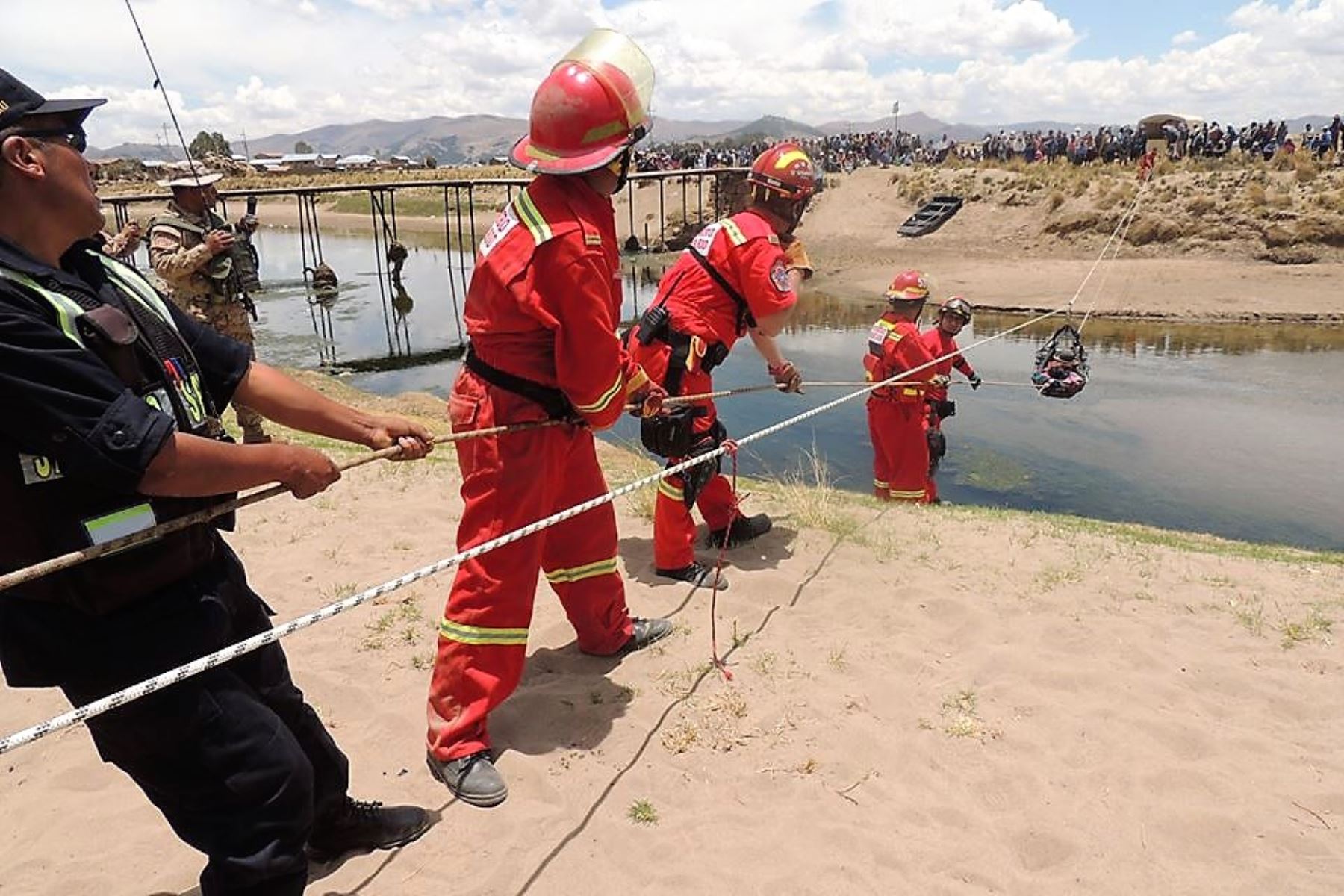 Brigadistas del COER Puno prueban su capacidad operativa en simulacro de inundación. ANDINA