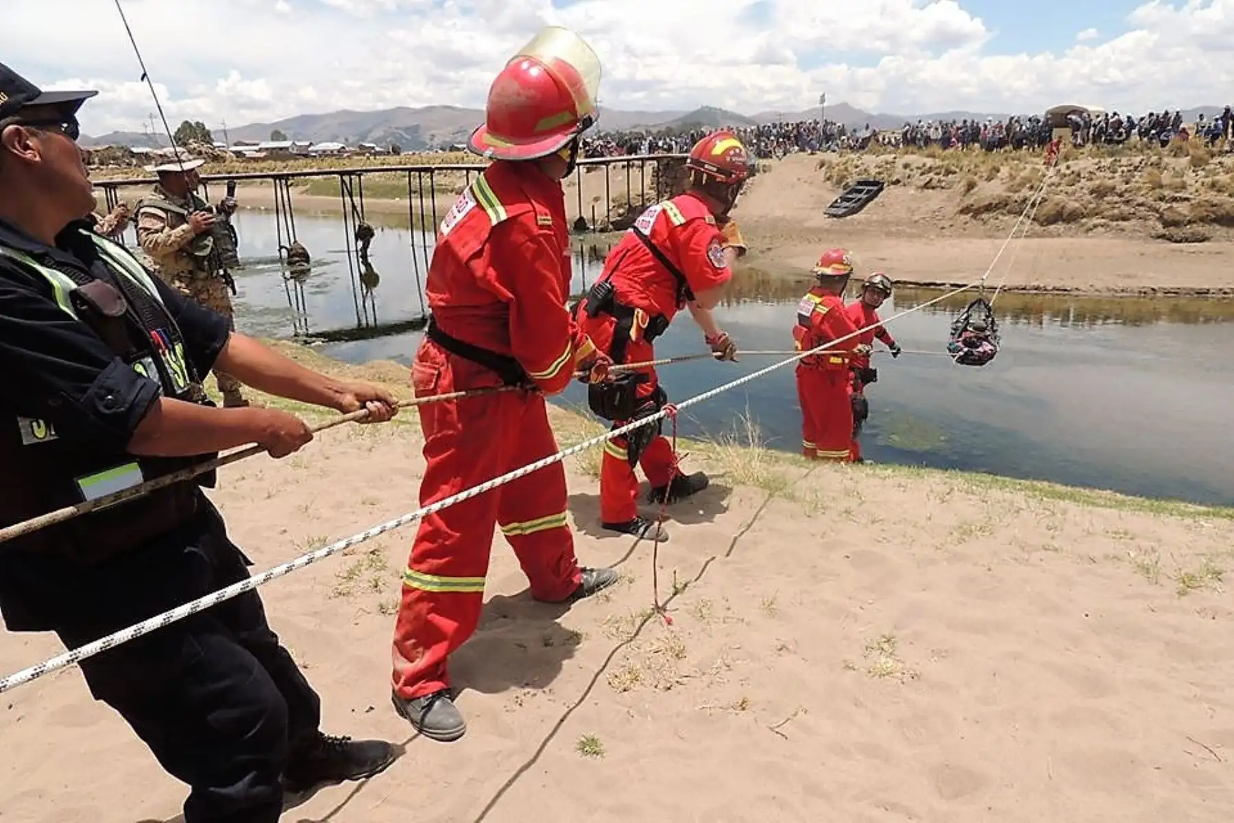 Brigadistas del COER Puno prueban su capacidad operativa en simulacro de inundación. ANDINA