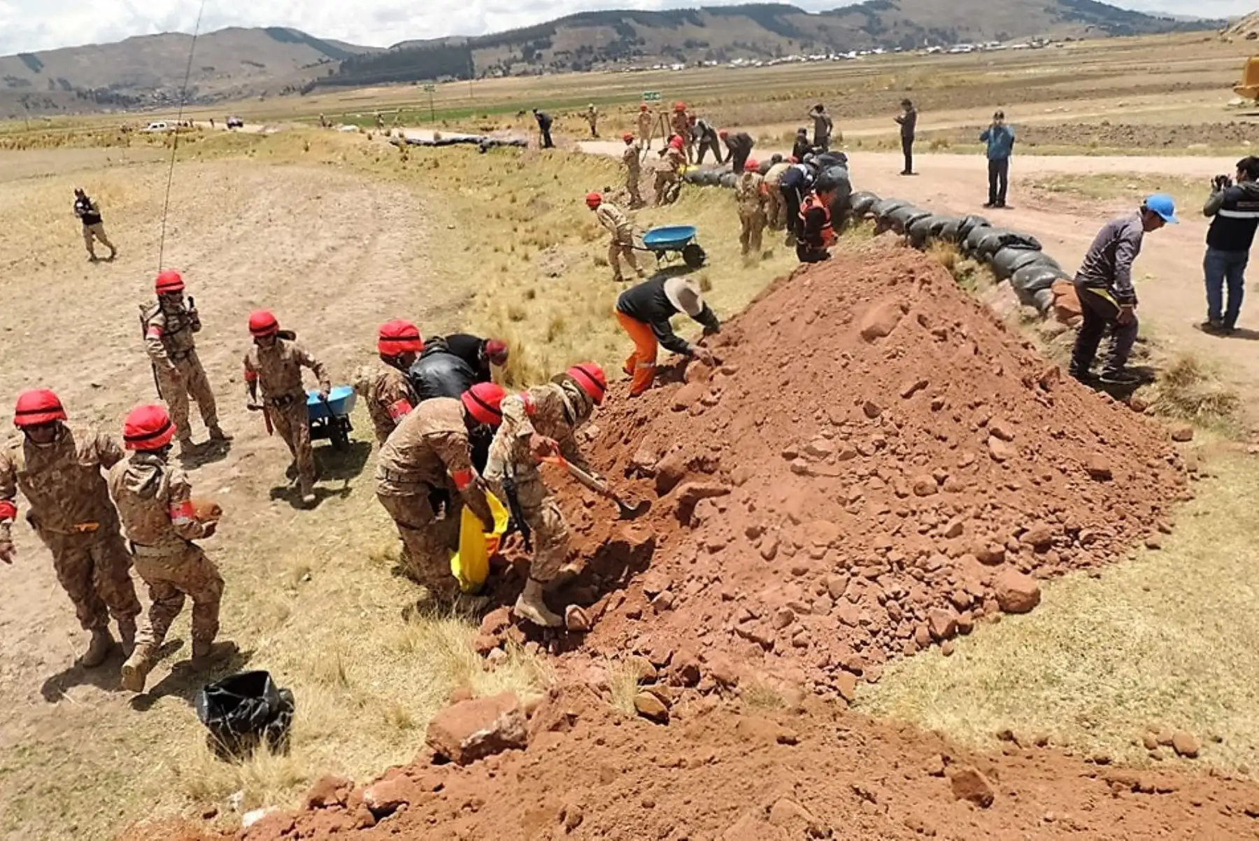Brigadistas del COER Puno prueban su capacidad operativa en simulacro de inundación. ANDINA