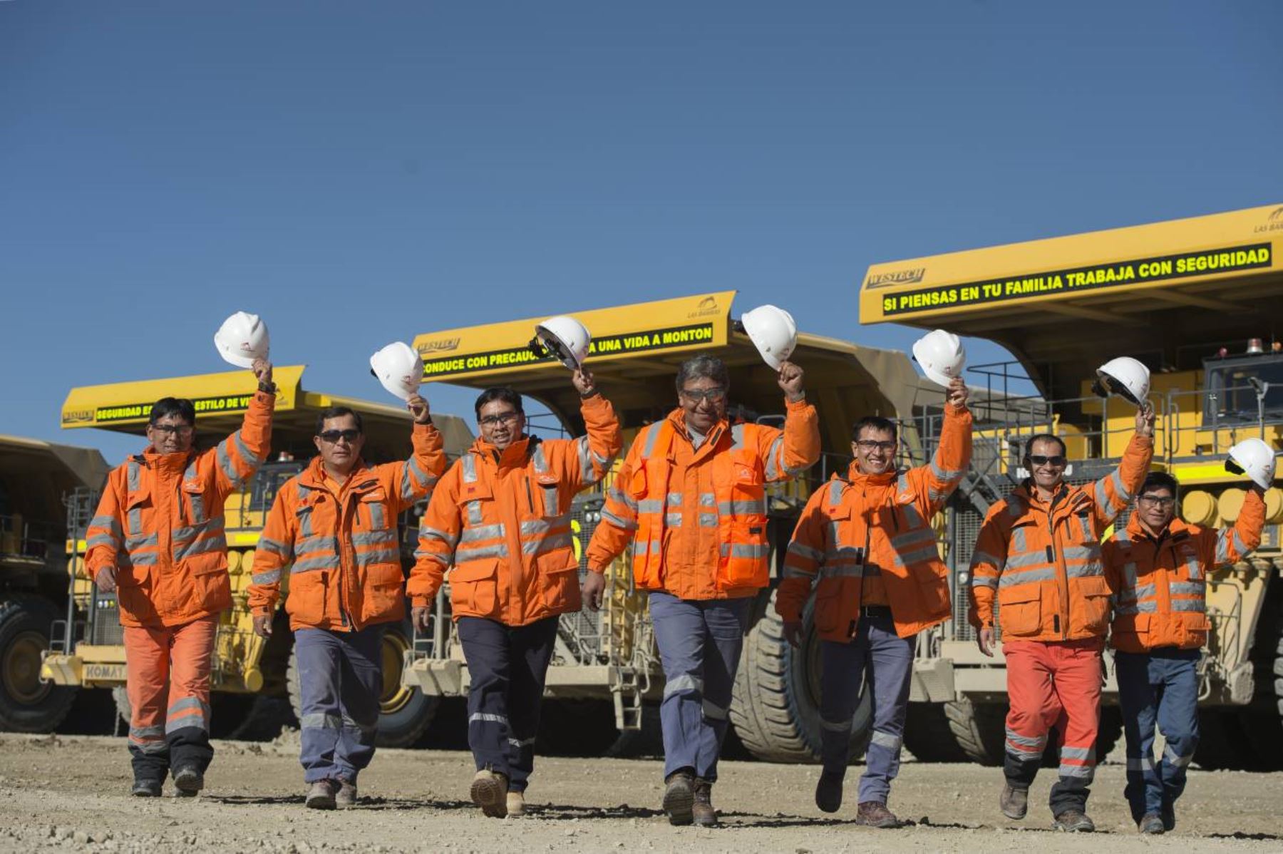 Trabajadores de la mina Las Bambas. Foto: Minera MMG.
