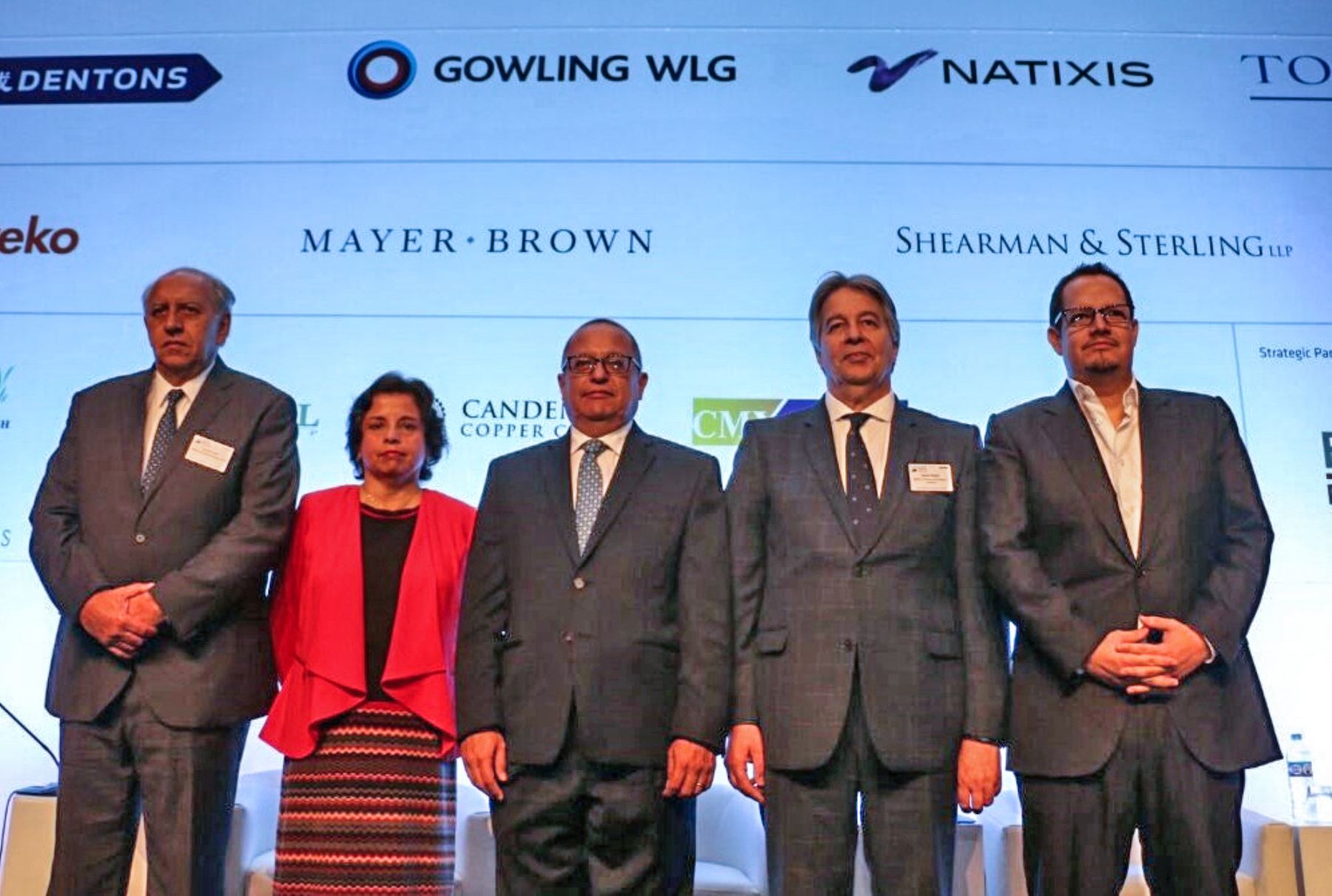 Ministro de Energía y Minas, Gonzalo Tamayo (al centro) rodeado de sus pares de Brasil, Chile, Argentina y Ecuador. Foto: MEM.