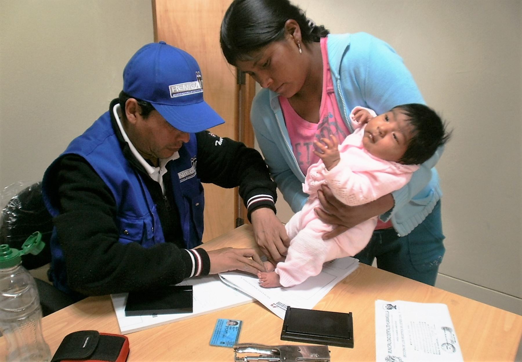 El Programa de Acción para la Inclusión Social (PAÍS), que unifica los programas Tambos y PIAS, beneficiará a más de 4 millones de peruanos de las zonas amazónicas y andinas en situación de extrema pobreza, sostuvo el Ministerio de Desarrollo e Inclusión Social (Midis). ANDINA/Difusión