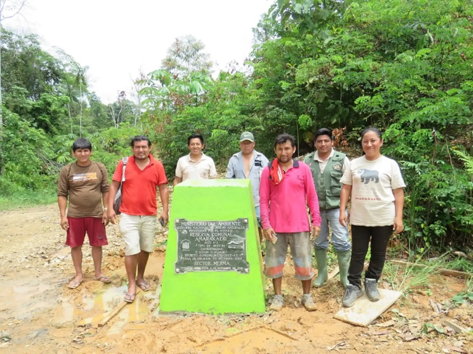 La instalación de los tres hitos sucedió en los límites de la Reserva, entre la comunidad nativa Barranco Chico y el centro poblado Setapo.