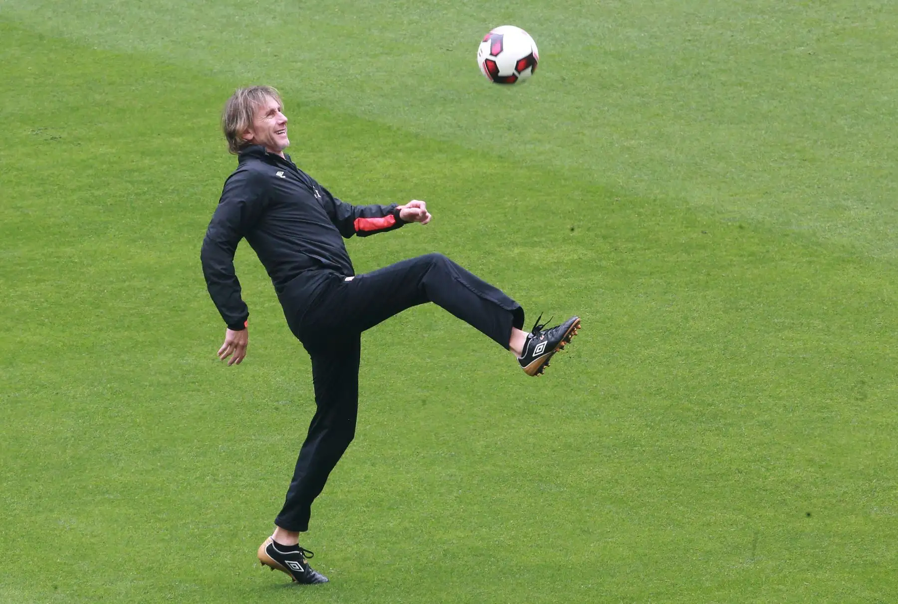 LIMA,PERU-NOVIEMBRE 14. Ricardo Gareca DT de la selección nacional, desarrolló su penúltimo entrenamiento con miras al partido ante su similar de Brasil por la duodécima jornada de eliminatorias Rusia 2018, en el Estadio Nacional. Foto: ANDINA/Jhony Laurente.