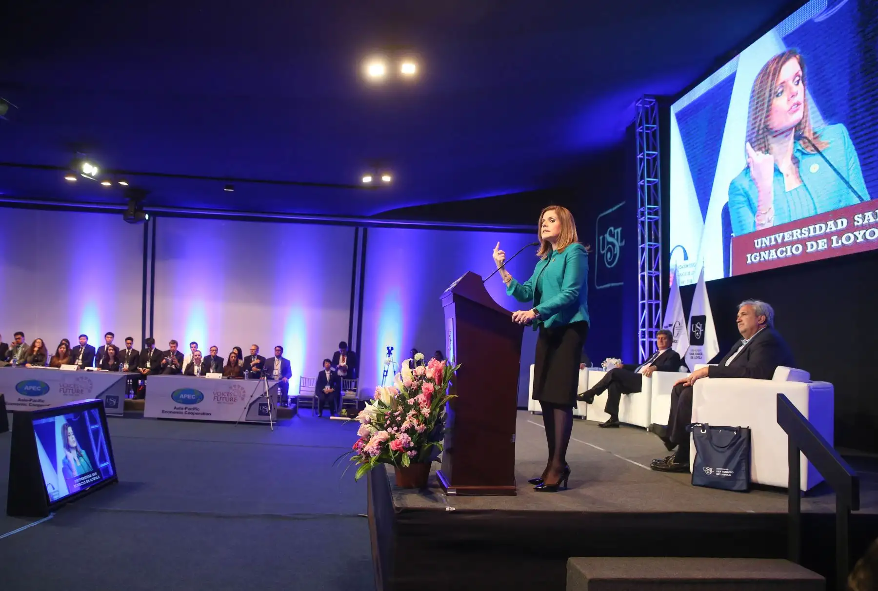 LIMA PERÚ, NOVIEMBRE 15. La segunda vicepresidenta de la República y presidenta de la Comisión de Alto Nivel APEC, Mercedes Aráoz, participa del programa APEC Voices of the Future. Foto: ANDINA/ Vidal Tarqui