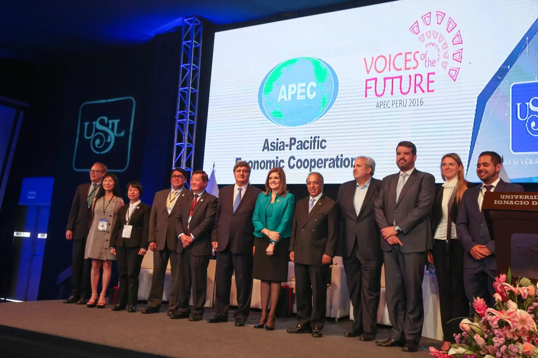 LIMA PERÚ, NOVIEMBRE 15. La segunda vicepresidenta de la República y presidenta de la Comisión de Alto Nivel APEC, Mercedes Aráoz, participa del programa APEC Voices of the Future. Foto: ANDINA/ Vidal Tarqui