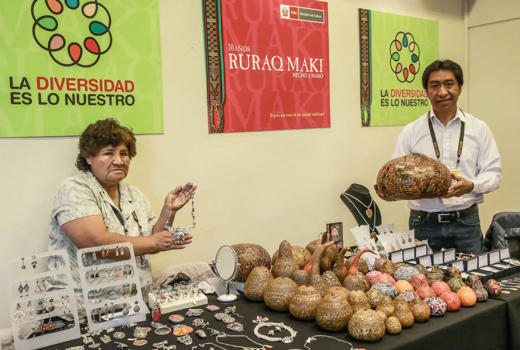 LIMA,PERÚ-NOVIEMBRE 15. Artesanos de todas las regiones presentan sus trabajos en encuentro de APEC en Lima. Foto: ANDINA/ Jhony Laurente