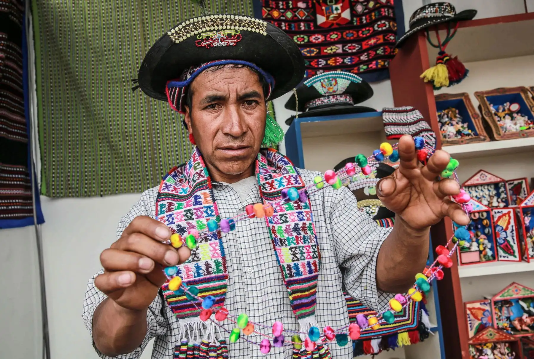 LIMA,PERÚ-NOVIEMBRE 15. Artesanos de todas las regiones presentan sus trabajos en encuentro de APEC en Lima. Foto: ANDINA/ Jhony Laurente