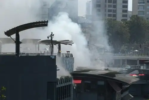 Un incendio se registra en una de las salas del cine UVK en el centro comercial Larcomar, en el distrito de Miraflores. Foto: ANDINA/Melina Mejía.