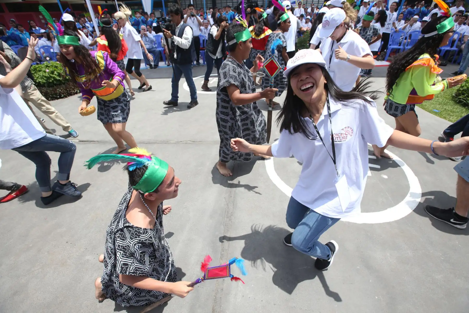 LIMA, PERÚ - NOVIEMBRE 16. Gobernador Regional del Callao, Félix Moreno, presenció el encuentro entre 130 jóvenes líderes participantes de distintas economías del Foro de Cooperación Económica Asia-Pacífico APEC 2016.

Foto: ANDINA/Juan Carlos Guzmán Negrini.