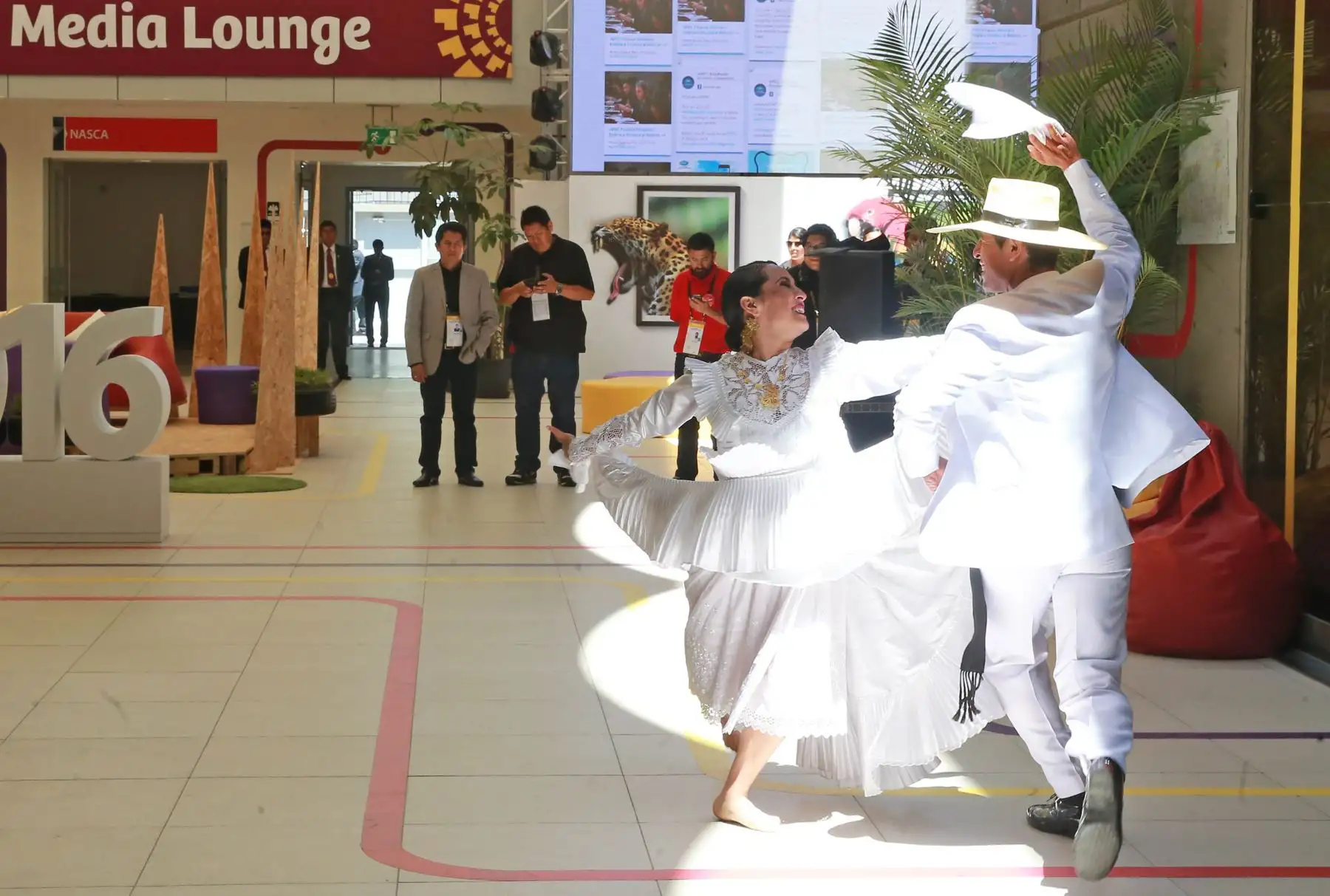 LIMA, PERÚ - NOVIEMBRE 16.Marinera norteña deleita a los asistentes del Foro APEC 2016. Foto:ANDINA/ Jhony Laurente