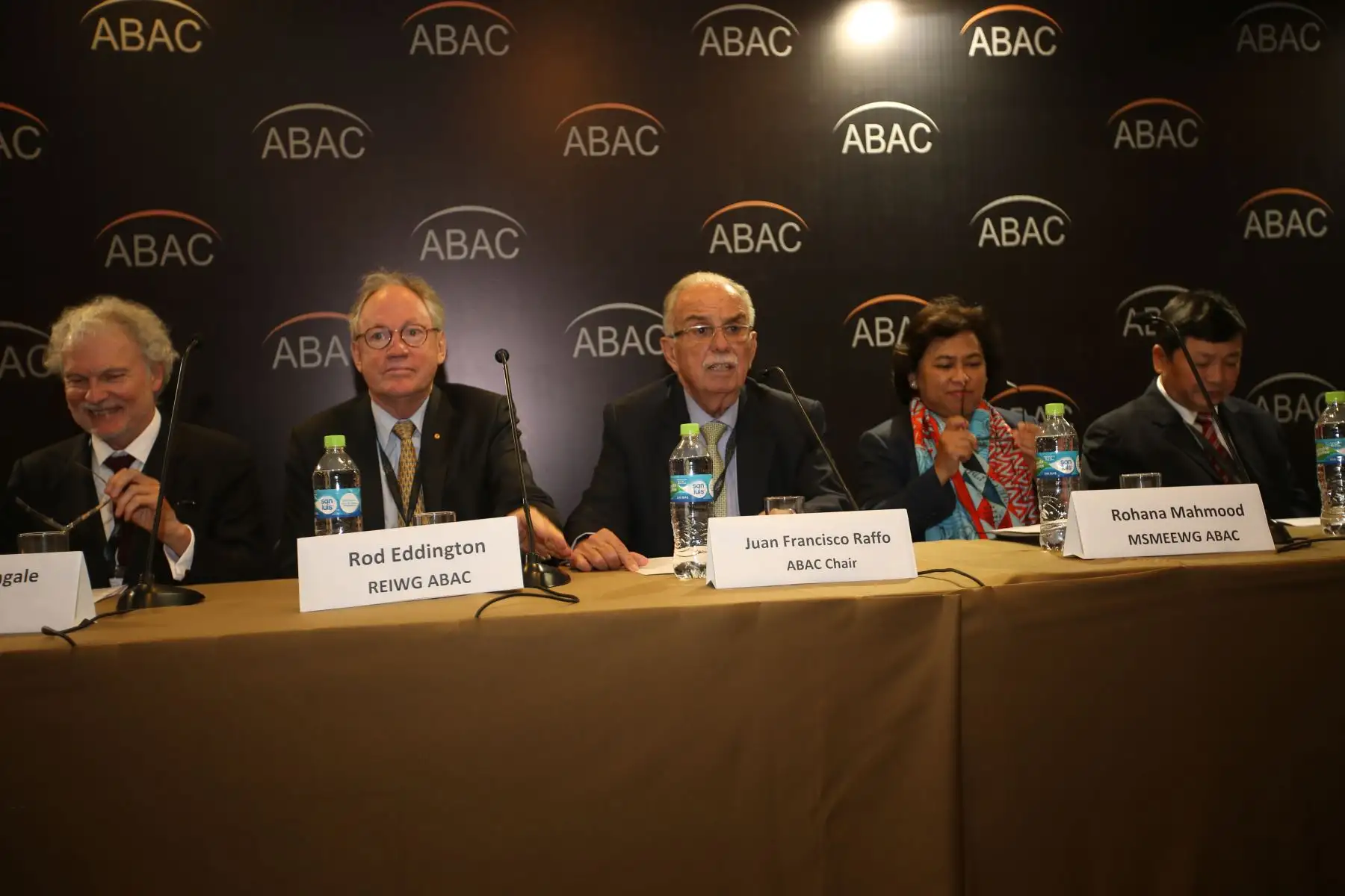 LIMA, PERÚ NOVIEMBRE 16. Conferencia encabezada por Juan Francisco Raffo sobre las conclusiones de APEC.

Foto: ANDINA/Juan Carlos Guzmán Negrini.