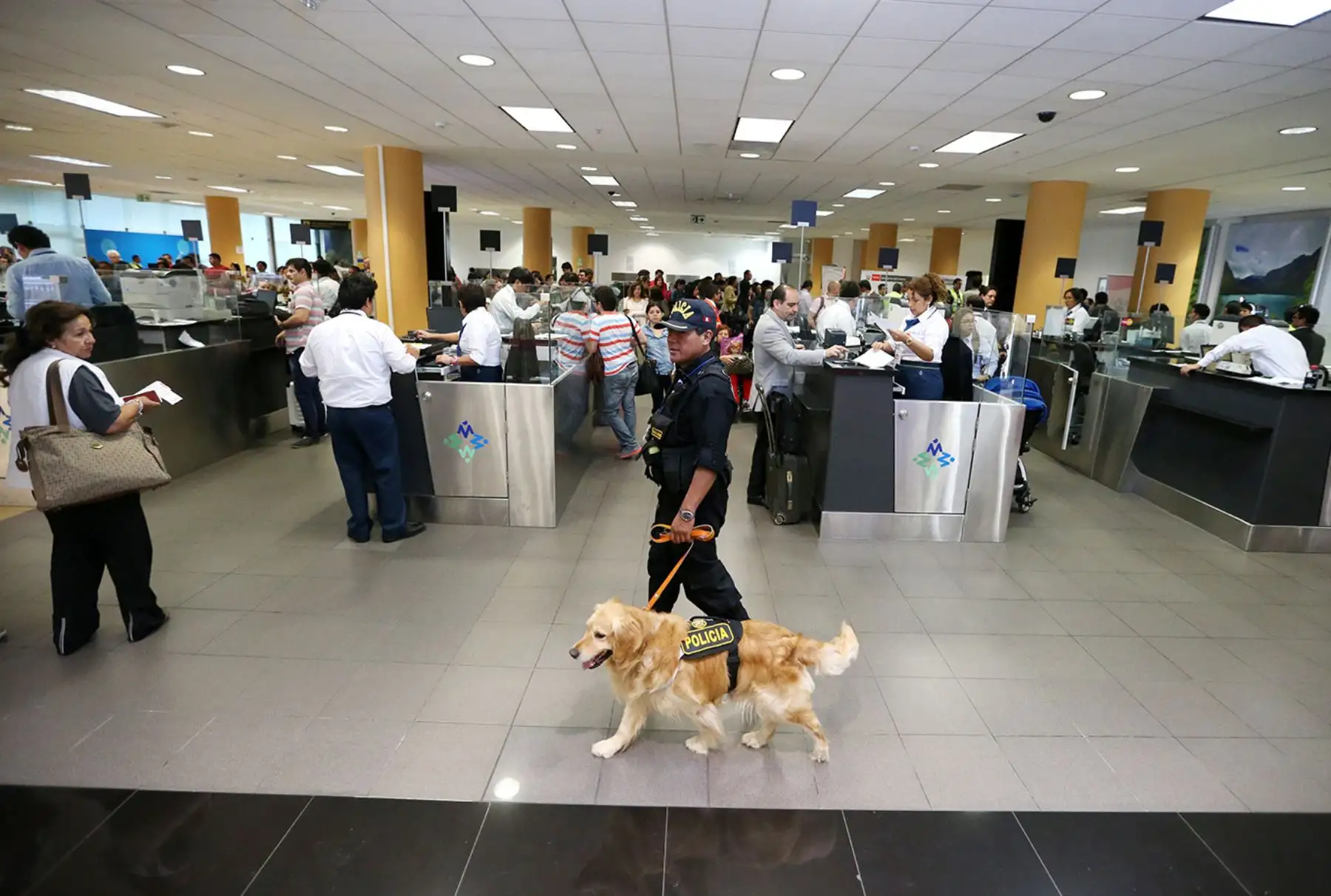 LIMA PERÚ, NOVIEMBRE 18. Medidas de seguridad en el Aeropuerto Internacional Jorge Chavez. Foto: ANDINA/Melina Mejía