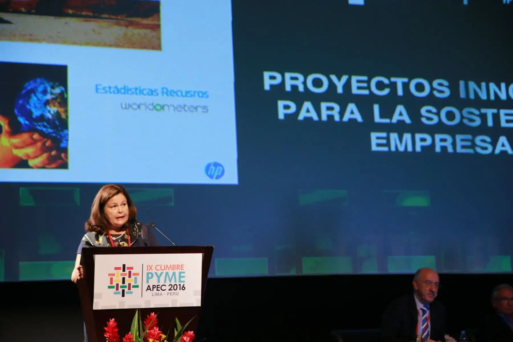 LIMA, PERÚ NOVIEMBRE 17. Exposición de Elaine Rivera como parte de la IX Cumbre Pyme APEC 2016.

Foto: Andina Jhony Laurente.
