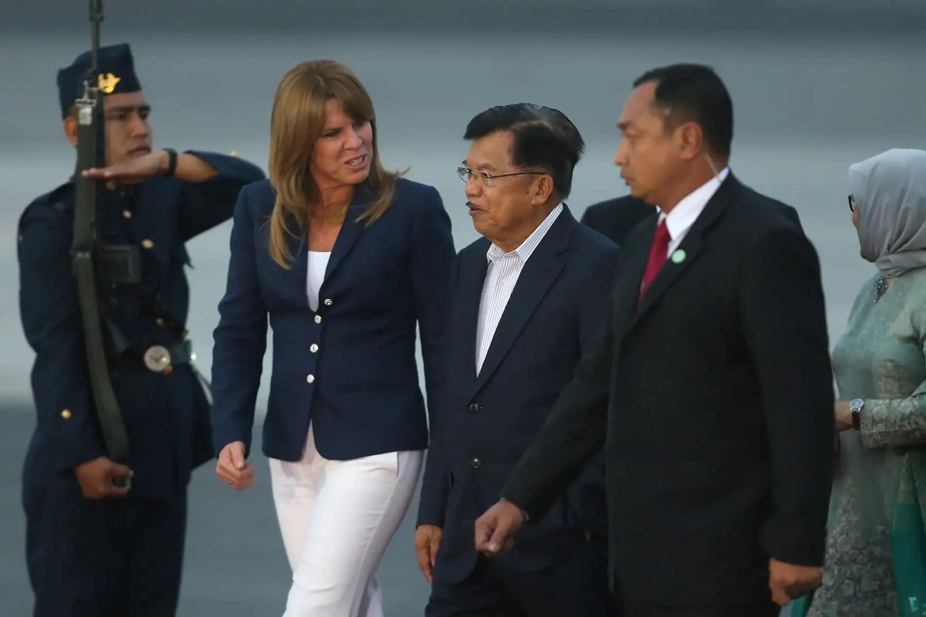 LIMA,PERÚ-NOVIEMBRE 18. Llegada del lider de la economía Indonesia, Jusuf Kalla,  al grupo 8 de la FAP.Foto: ANDINA/archivo.