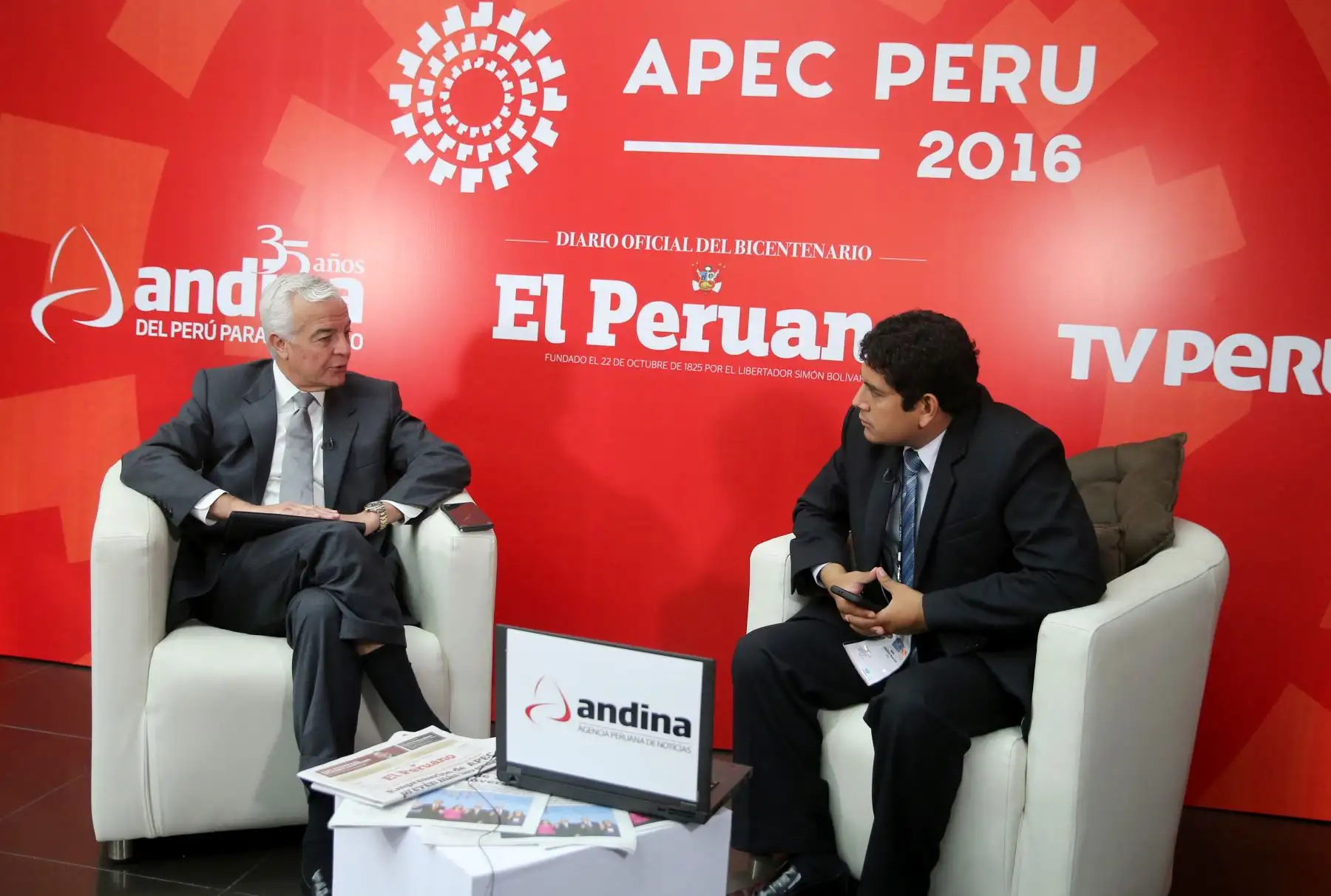 LIMA PERÚ, NOVIEMBRE 18. Carlos Gálvez, Presidente de la Sociedad de Minería entrevista para la Agencia Andina durante la cobertura del APEC 2016. Foto: ANDINA/Vidal Tarqui