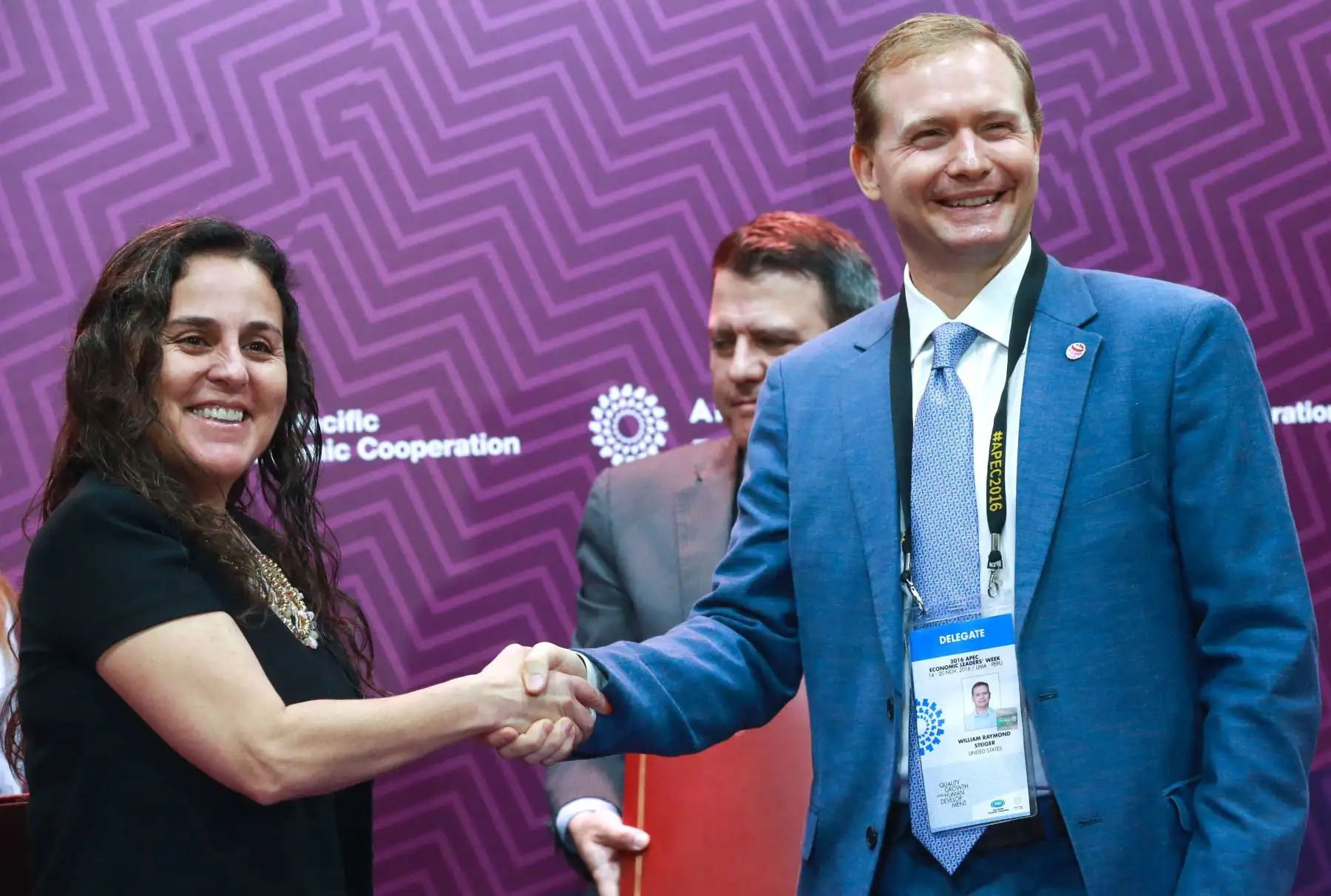 LIMA PERÚ, NOVIEMBRE 18. El Ministerio de Salud y la organización internacional Pink Roibbon Red Ribbon PRRR, firman un convenio que permite implementar el observatorio nacional del cancer en el APEC 2016. Foto: ANDINA/Vidal Tarqui