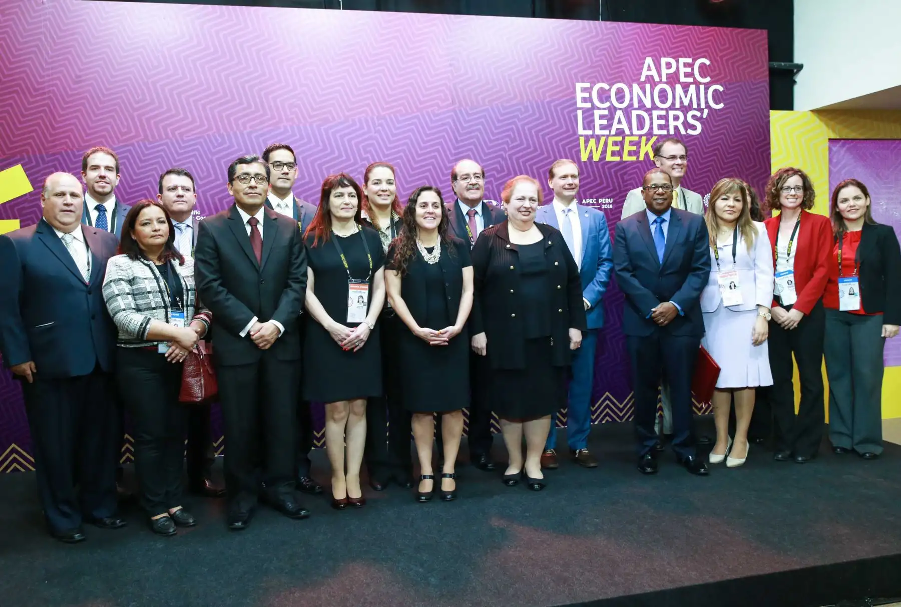 LIMA PERÚ, NOVIEMBRE 18. El Ministerio de Salud y la organización internacional Pink Roibbon Red Ribbon PRRR, firman un convenio que permite implementar el observatorio nacional del cancer. APEC 2016. Foto: ANDINA/Vidal Tarqui