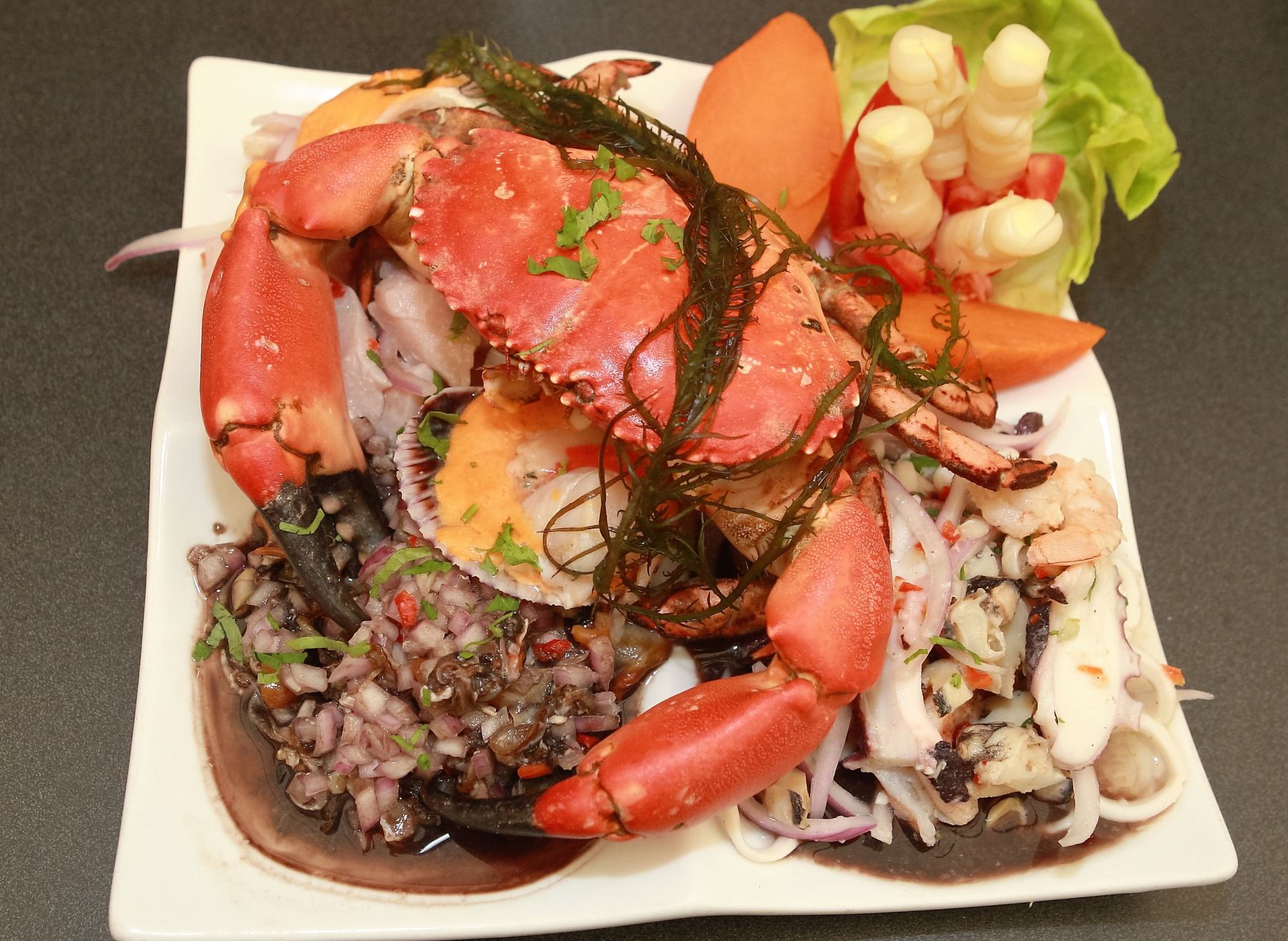 El cangrejo rojo es uno de los insumos principales de la gastronomía tumbesina. ANDINA/archivo