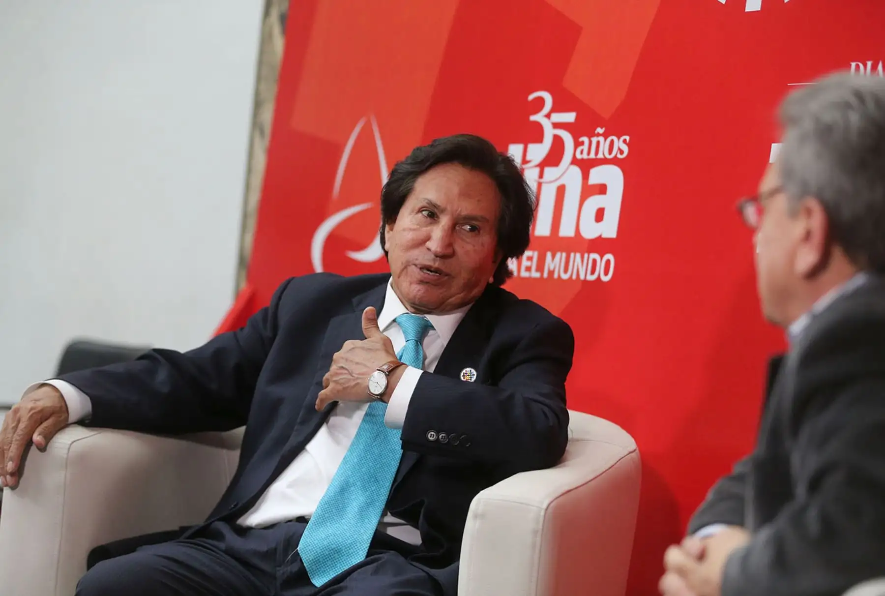 LIMA PERÚ, NOVIEMBRE 18. Ex presidente Alejandro Toledo ofrece entrevista para Agencia Andina durante la Cumbre APEC 2016. Foto: ANDINA/Vidal Tarqui