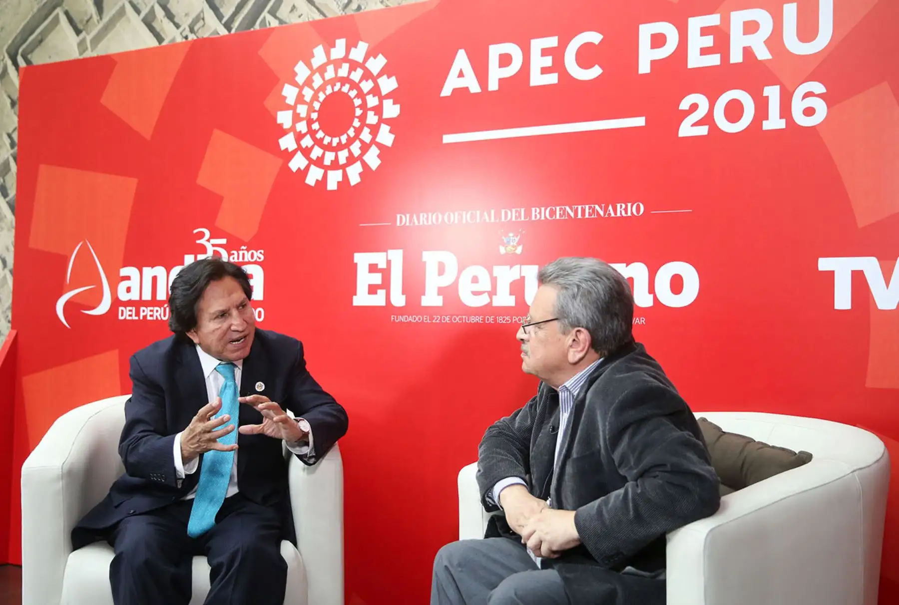 LIMA PERÚ, NOVIEMBRE 18. Ex presidente Alejandro Toledo ofrece entrevista para Agencia Andina durante la Cumbre APEC 2016. Foto: ANDINA/Vidal Tarqui