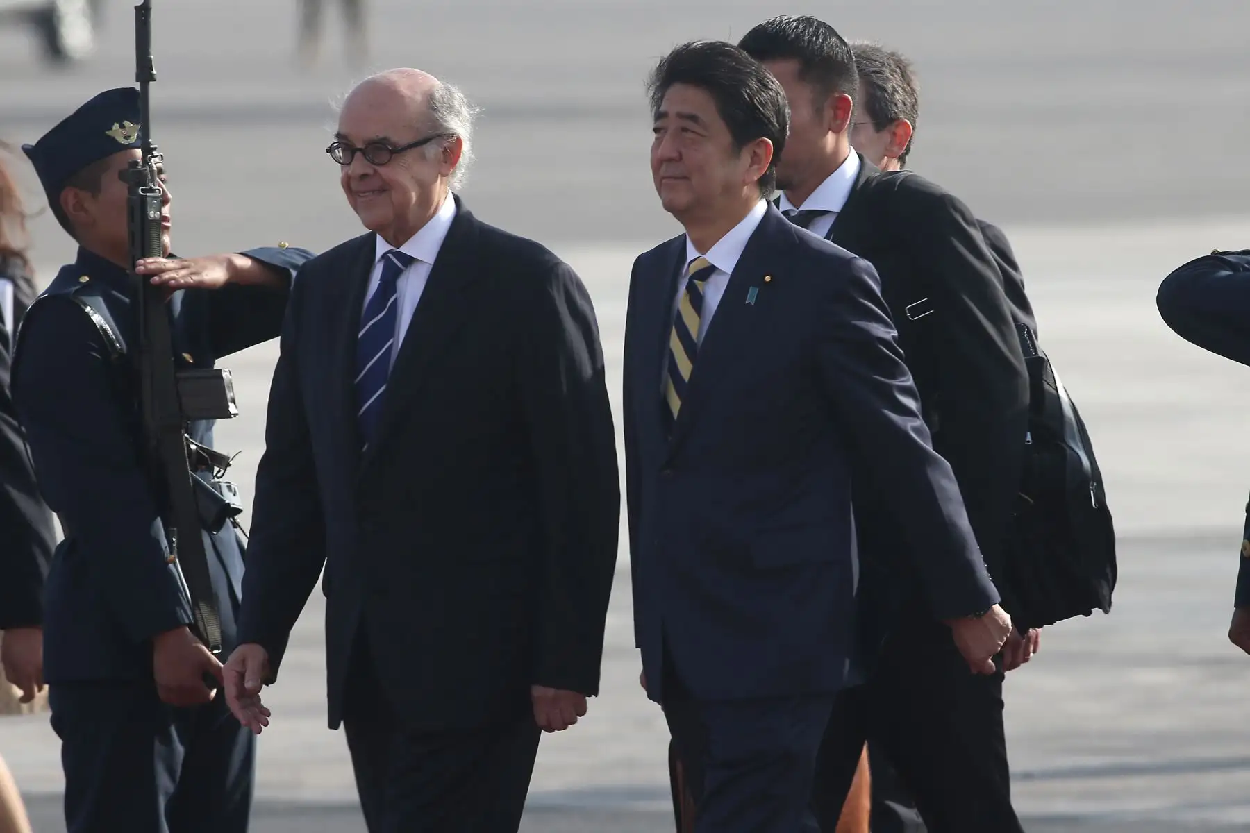 LIMA,PERÚ-NOVIEMBRE 18. Llegada del líder de la economía de Japón Shinzo Abe
al grupo 8 de la FAP.Foto: ANDINA/archivo.
