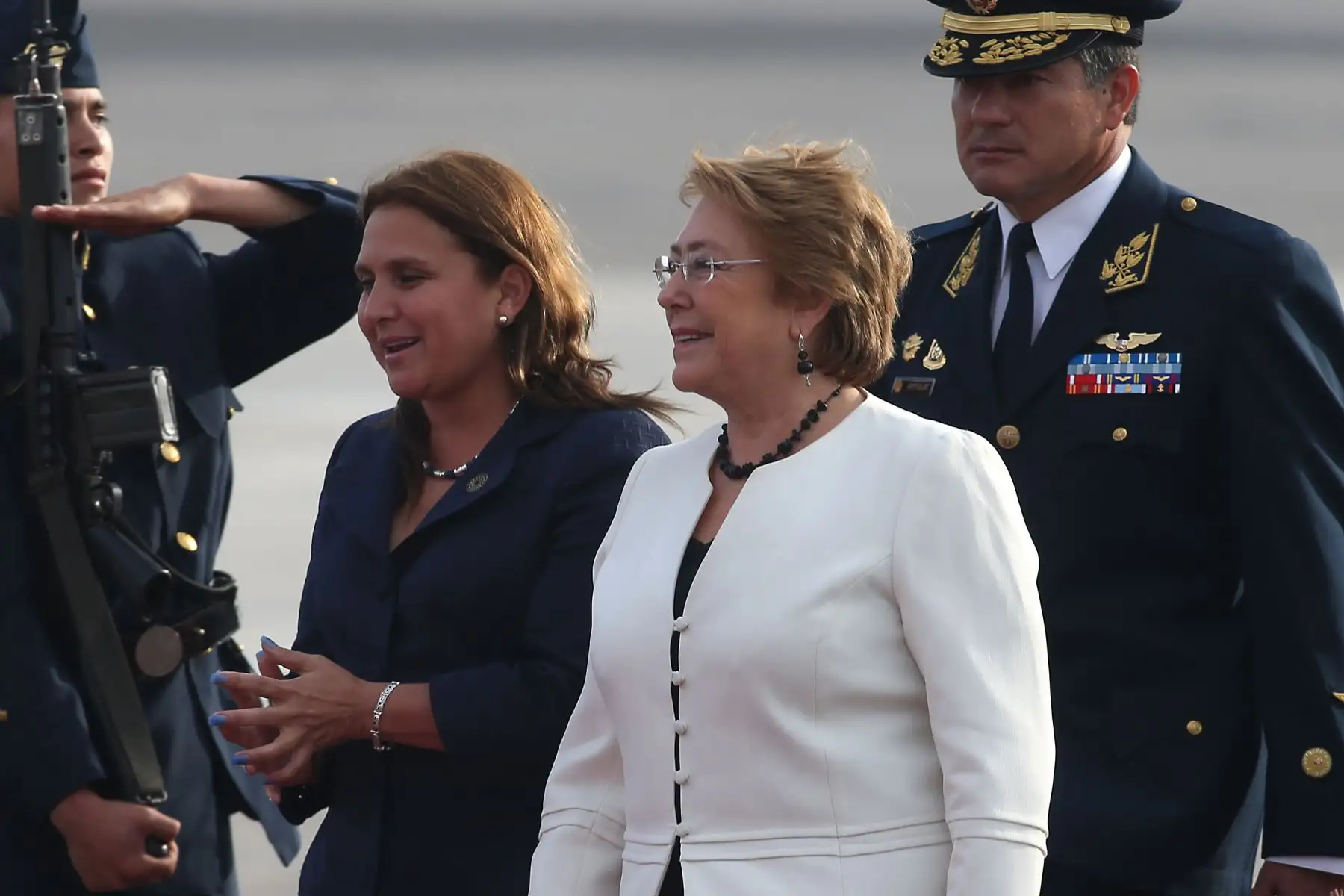 LIMA,PERÚ-NOVIEMBRE 18. Llegada del líder de la economía de Chile Michelle Bachelet al grupo 8 de la FAP.Foto: ANDINA/archivo.